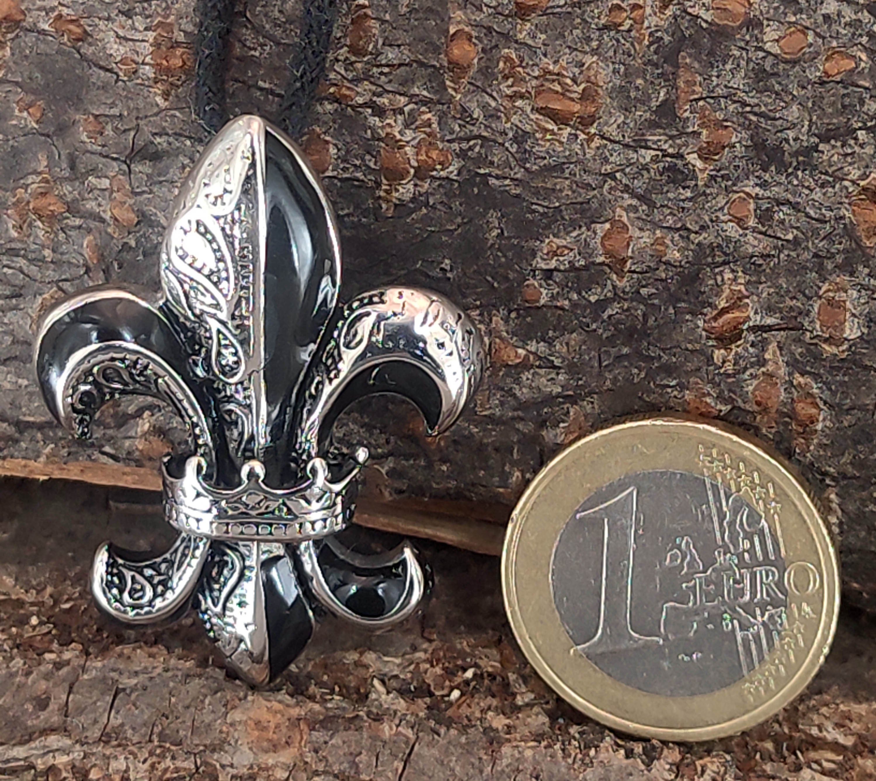 Kiss of Leather Kettenanhänger Fleur-de-Lis Edelstahl französische Lilie Fleur de Lis / Lys Blume