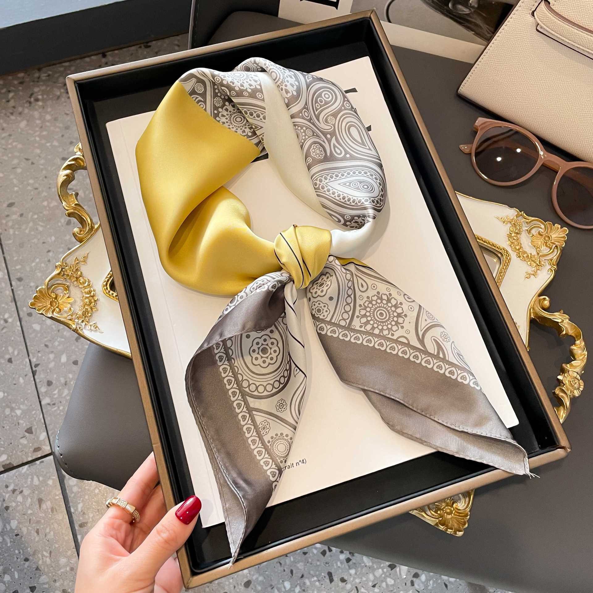 Coonoor Seidentuch Damen Seidentuch Seide Leicht Seidenschal Bandana Halstuch, Kopftuch Elegante Schal Tuch Geschenk für Frauen – Bild 4 von 4