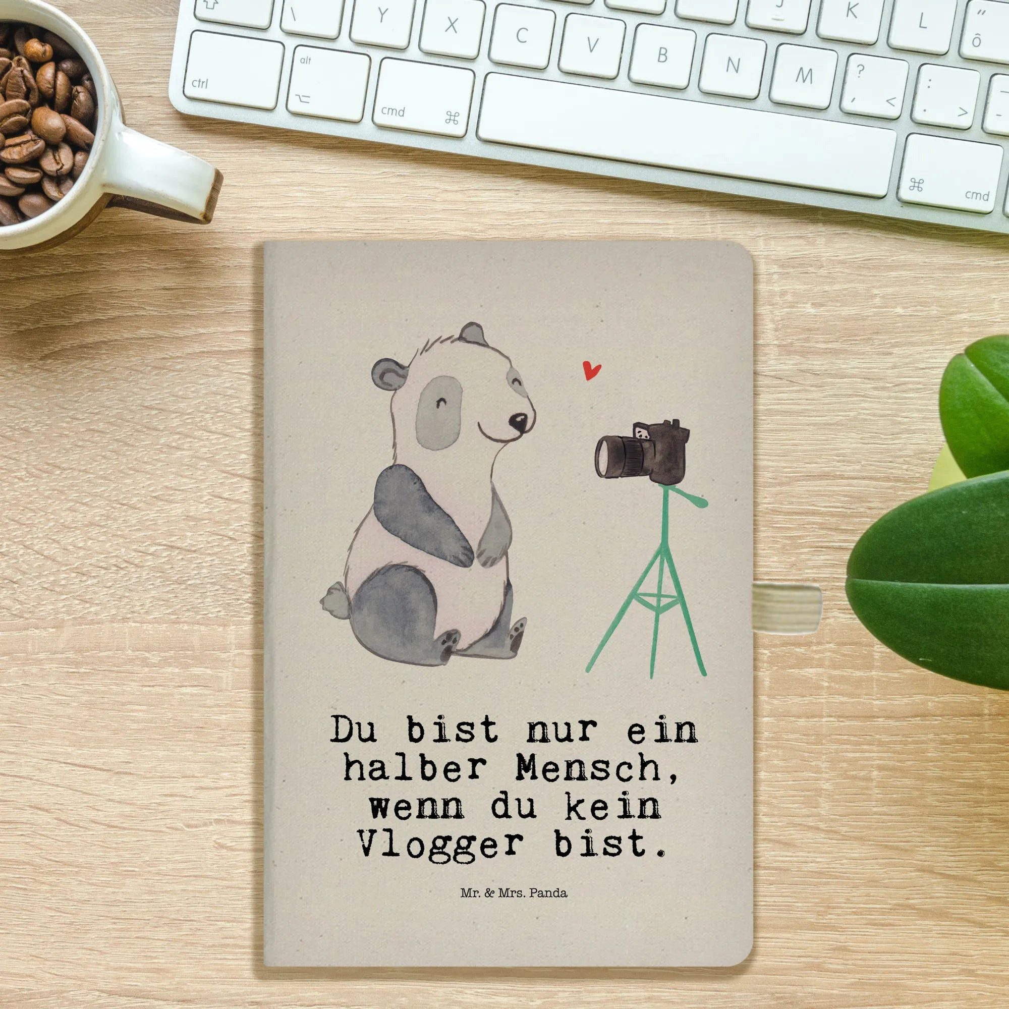 Thumbnail - Mr. & Mrs. Panda Notizbuch Vlogger Herz - Transparent - Geschenk, A5 Notizbuch Leder, Notizbuch Mr. & Mrs. Panda, Kreati...