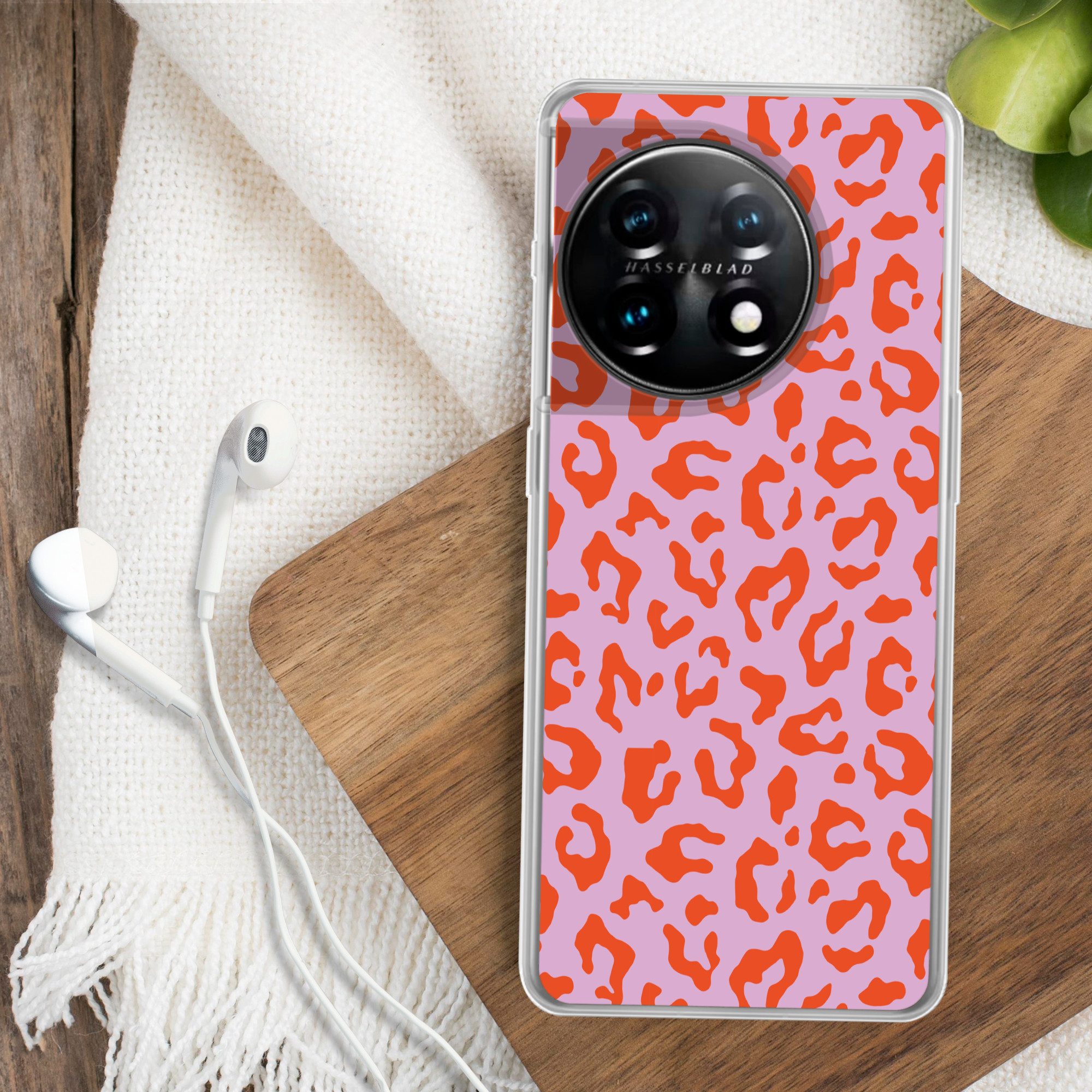 MuchoWow Handyhülle für OnePlus 11 Pantherprint - Rot - Lila - Rosa - Tierprint, Handy Case, Silikon, Bumper Case Dünn