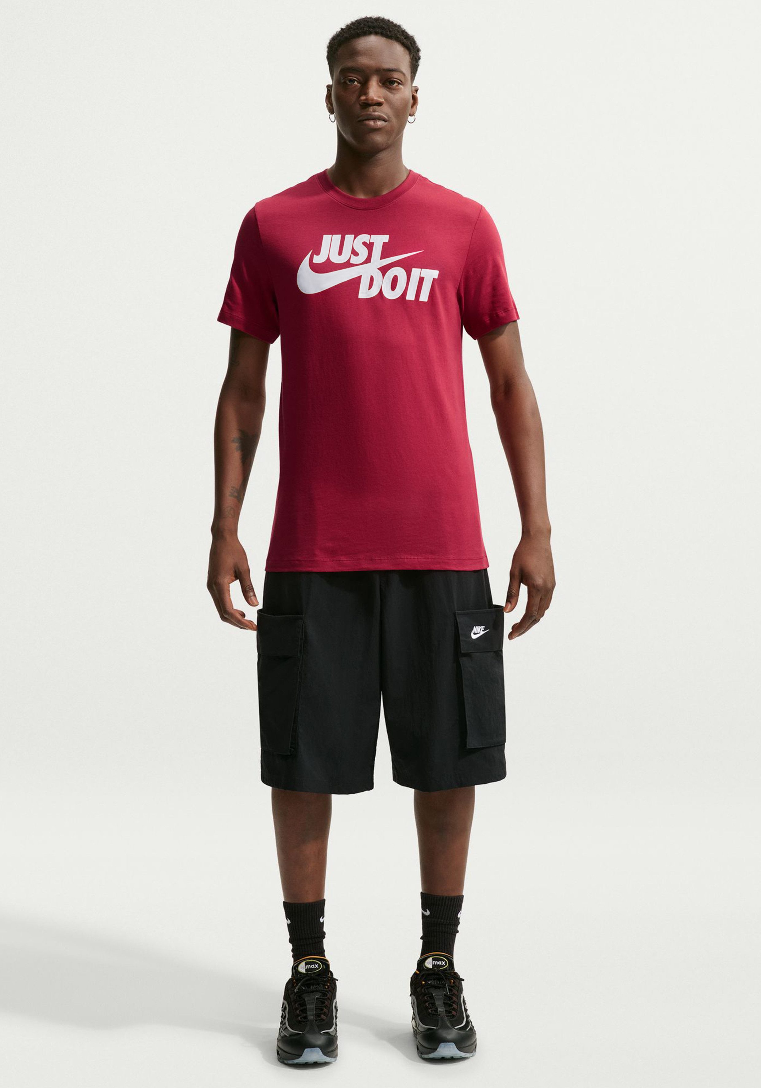 Nike Sportswear T-Shirt M NSW TEE JUST DO IT SWOOSH mit geradem Abschluss, Kurzarm, sportlich