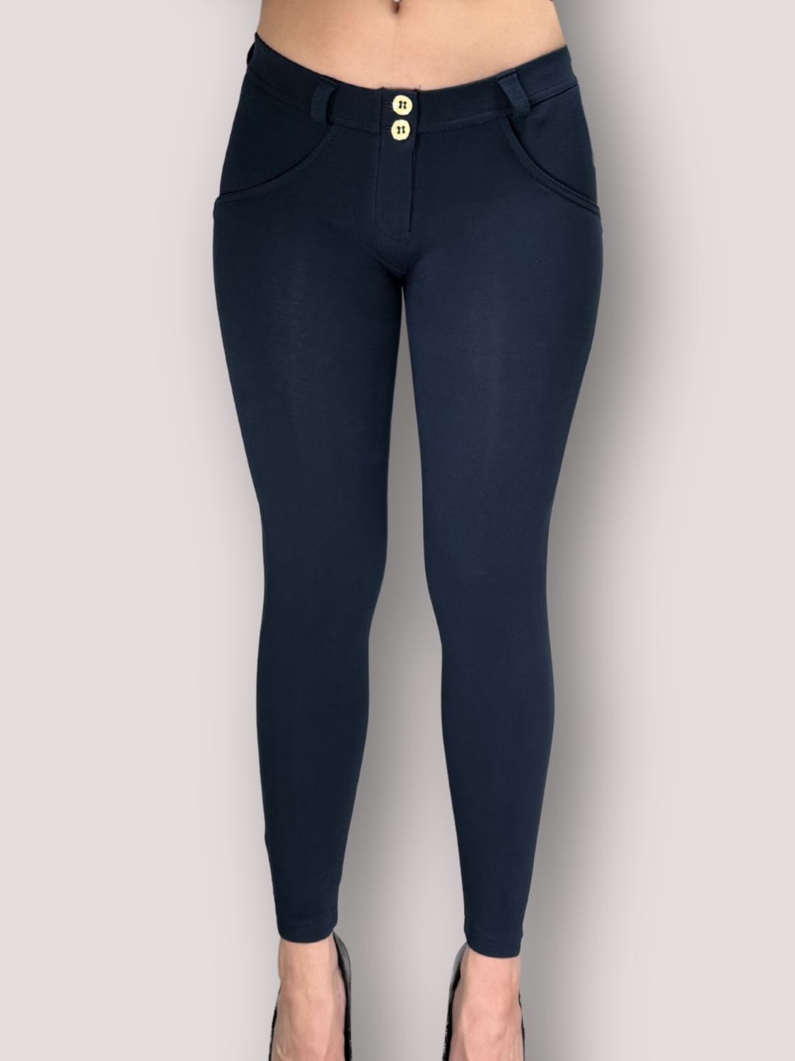 Freddy Yogaleggings Freddy WR. UP Push-Up Hose 7/8 Regular Waist Dunkelblau günstig online kaufen