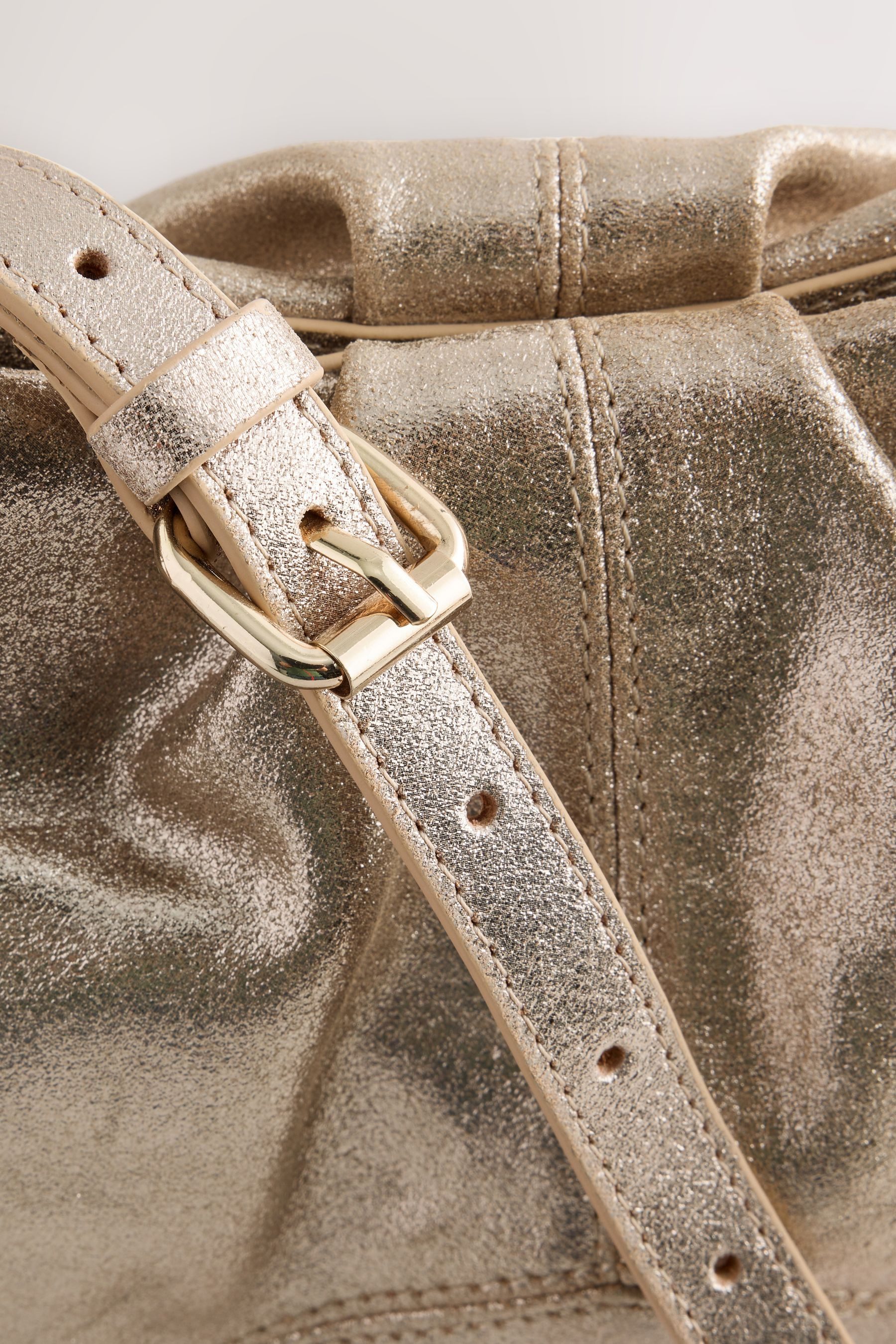 Next Clutch Geraffte Clutch-Tasche aus Veloursleder (1-tlg)