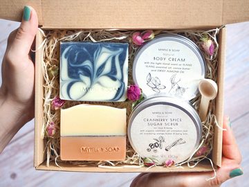Myrtle & Soap Pflege-Geschenkset Naturkosmetik Geschenkset für Frauen, Handgemachtes Hautpflegeset Set, 4-tlg.