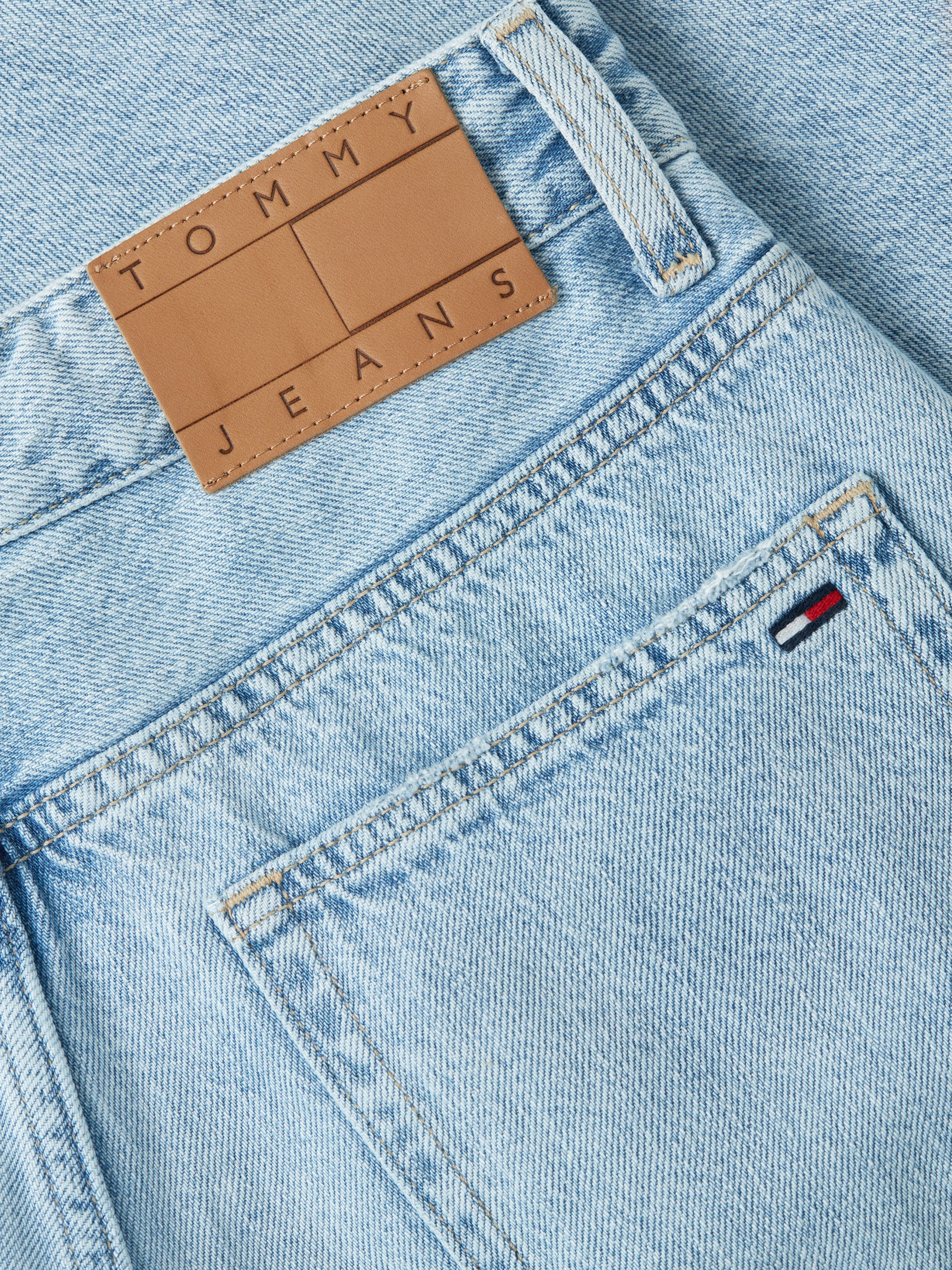 Tommy Jeans Mom-Jeans MOM JEAN UH TPR RW Ultra High Waist, Tapered Fit