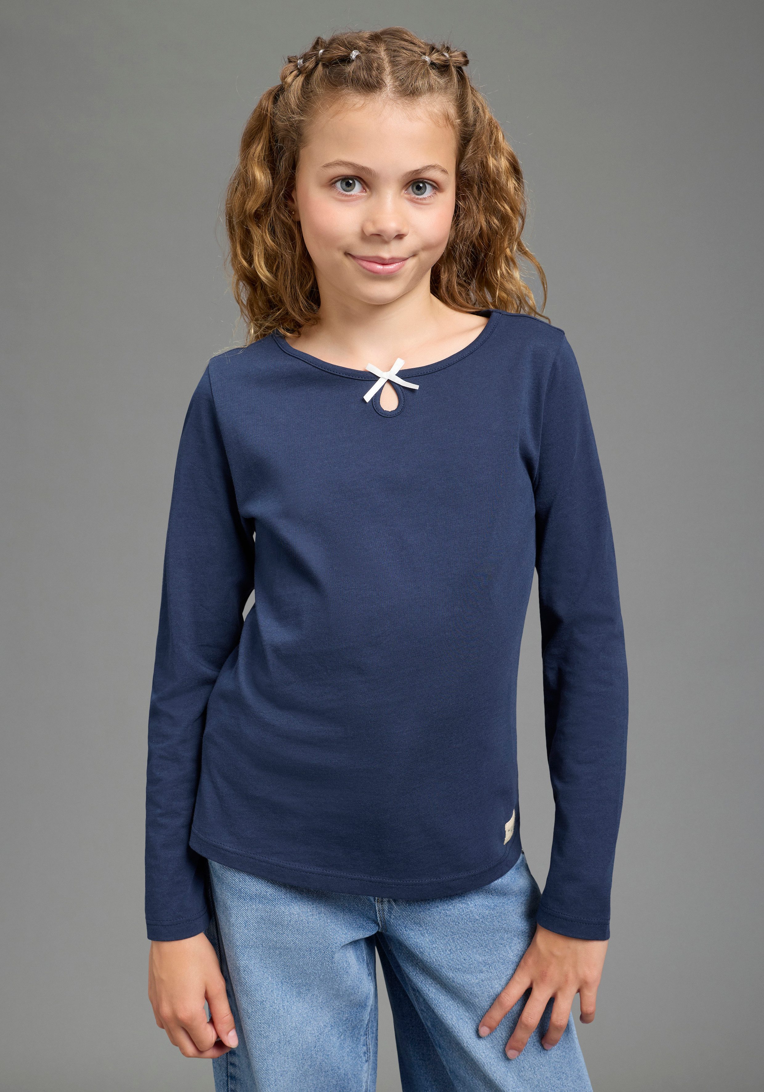 H.I.S Langarmshirt H.I.S Shirt mit kleiner Deko-Schleife Langarmshirt hüftlange Basic-Passform, Langarm, modischer Stil