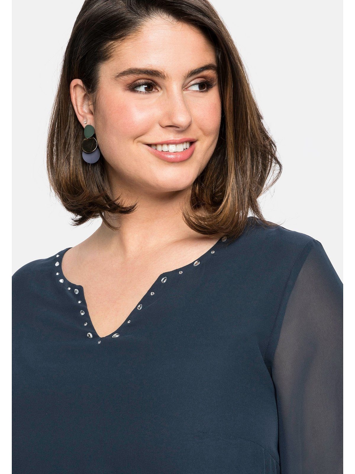 Sheego Chiffonkleid Große Größen mit Schmucksteinen am Ausschnitt