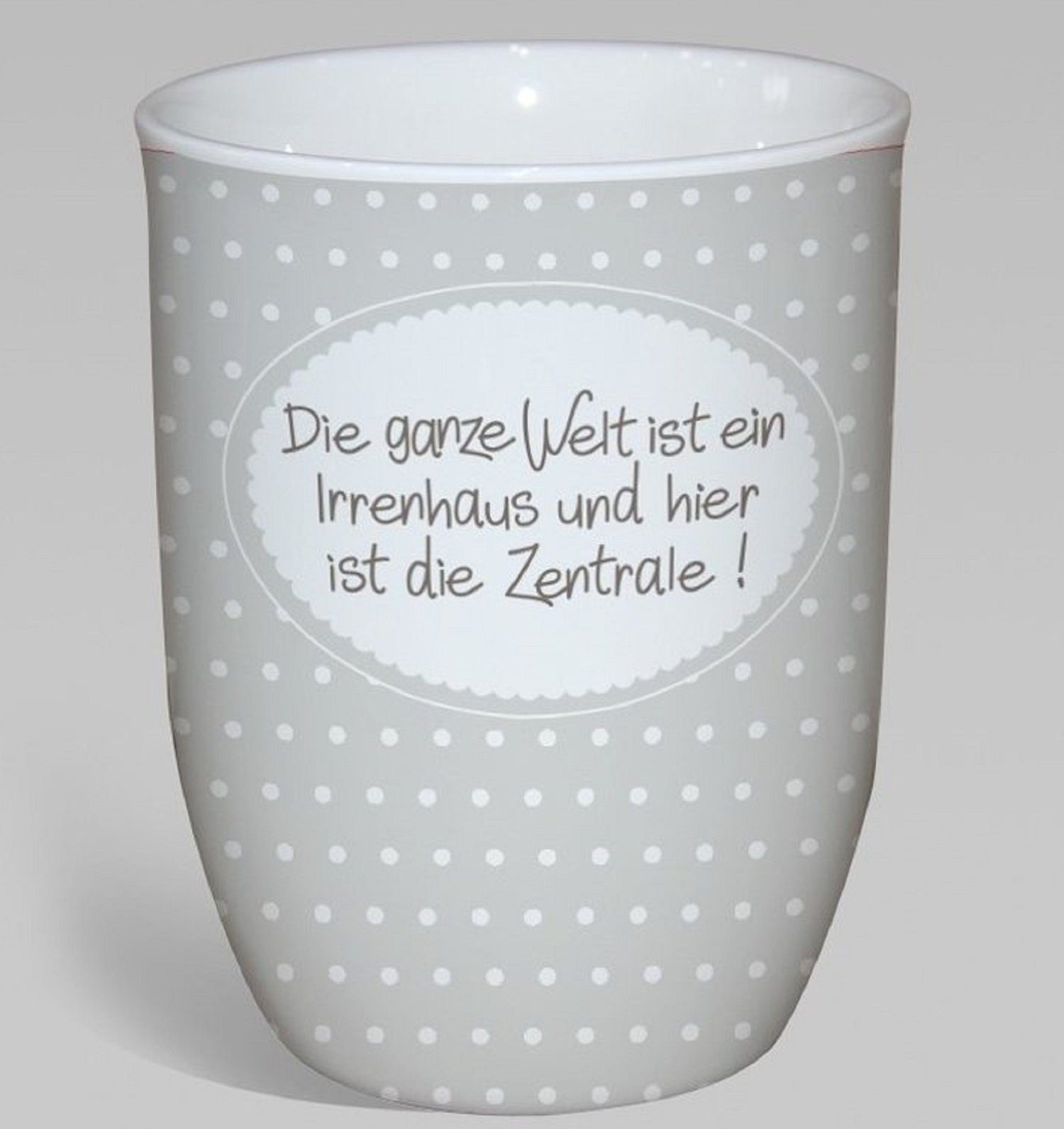 MEA LIVING Tasse MEA LIVING Henkel Becher 500ml DIE GANZE WELT IST EIN IRRENHAUS Tasse