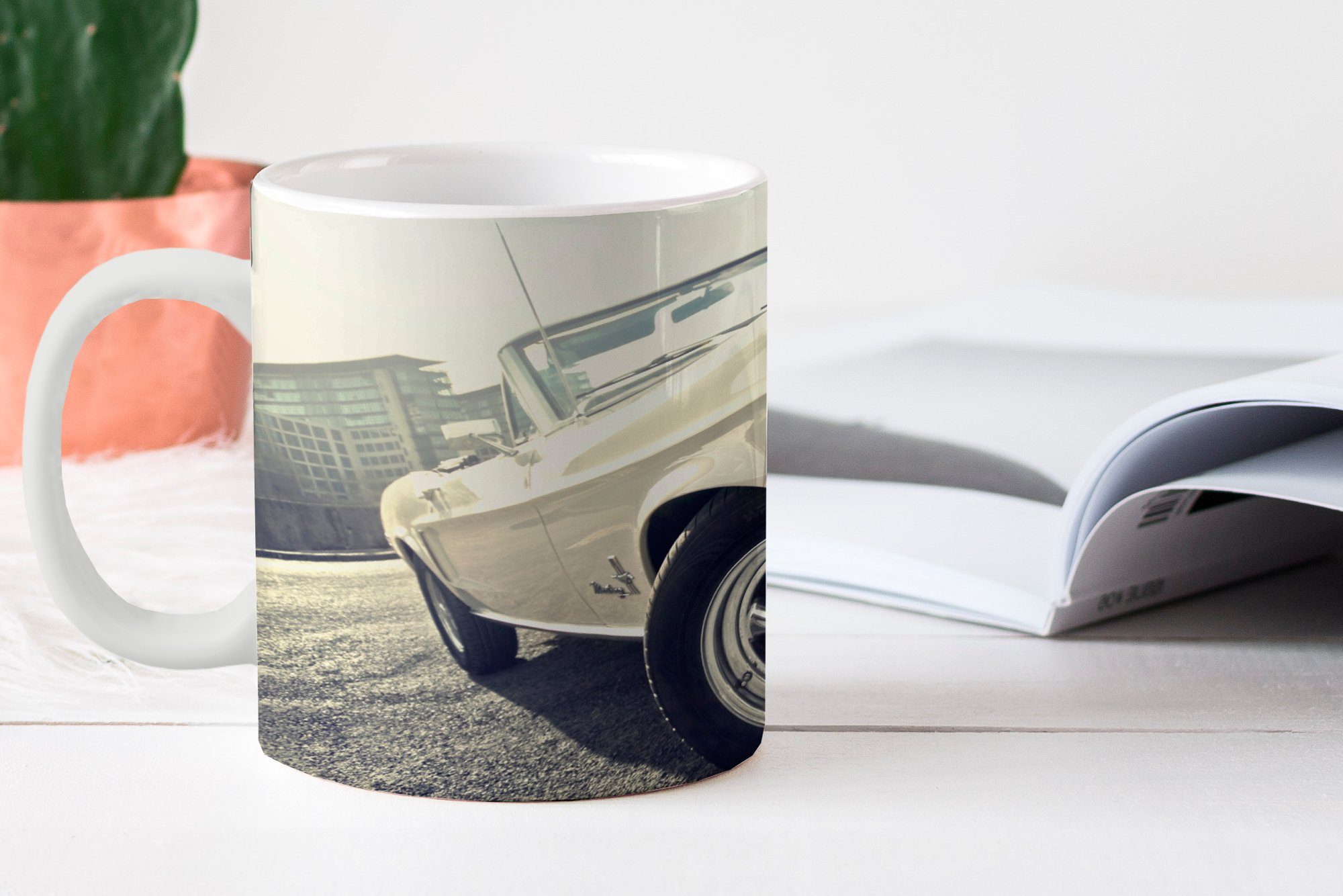 Parkhaus, einem Keramik, Teetasse, Teetasse, Tasse MuchoWow Ein Kaffeetassen, Becher, in Geschenk Ford weißer Mustang