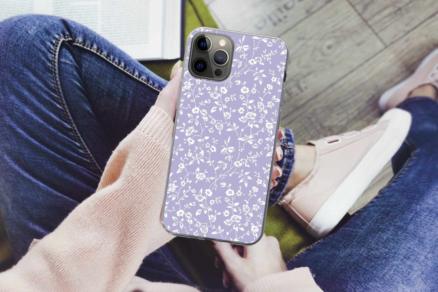 MuchoWow Handyhülle für Apple iPhone 13 Pro Max Florales Muster - Lila - Weiß - Blumen, Smartphone-Bumper, Print, Handy Schutzhülle Dünn
