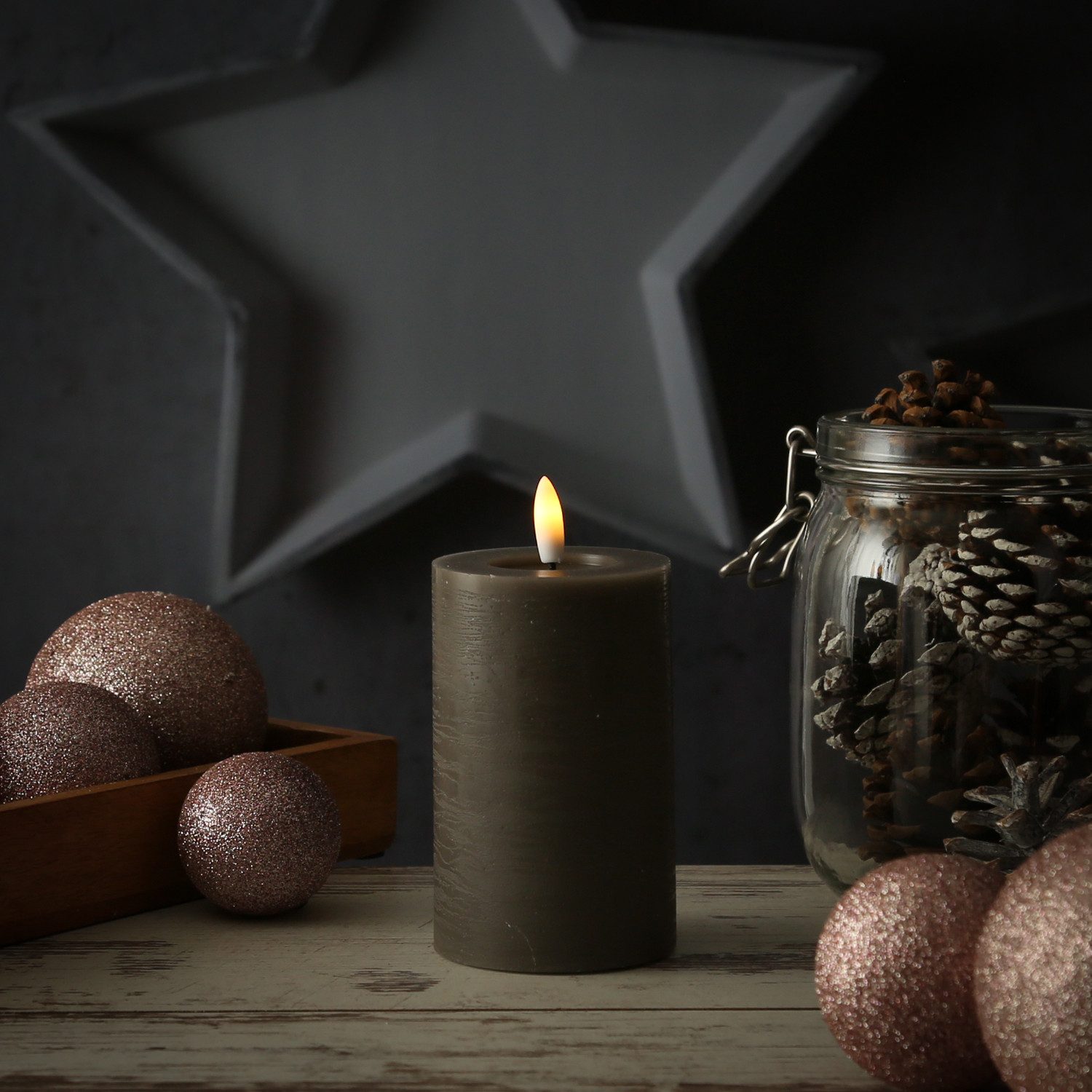 Adilina LED-Kerze LINA Rustik Optik Echtwachskerze flackernd Timer H: 11cm D: 7cm grau