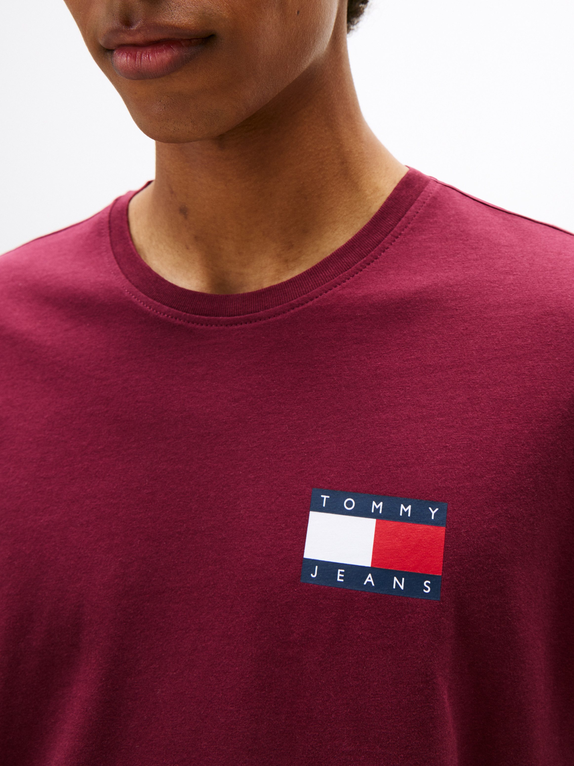 Tommy Jeans T-Shirt TJM SLIM ESSENTIAL FLAG TEE EXT Mit Rundhalsausschnitt günstig online kaufen