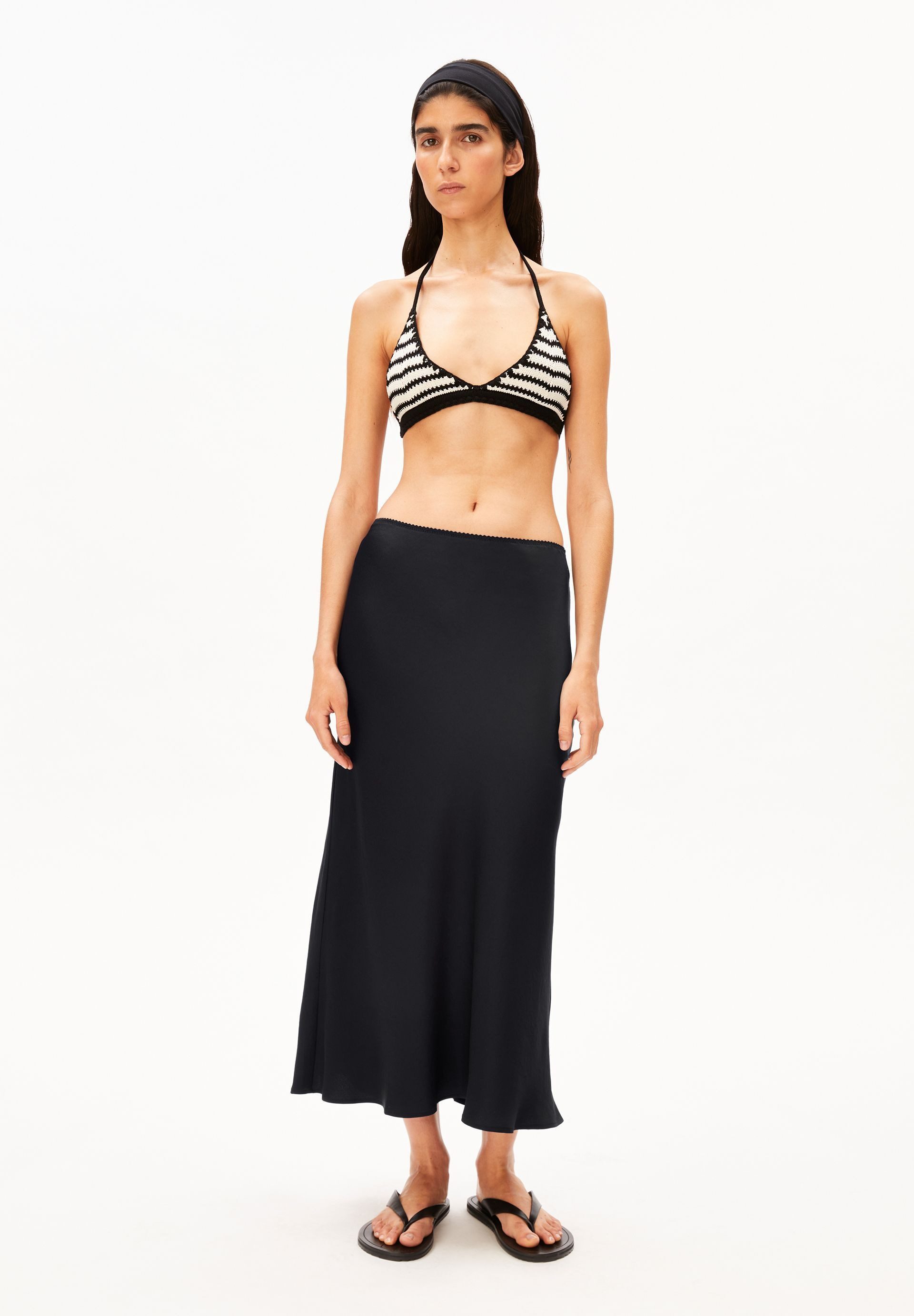 Armedangels Jerseyrock LENOVAA SATIN Webrock aus Naia™ Renew Mix (Regular Fit) Midi