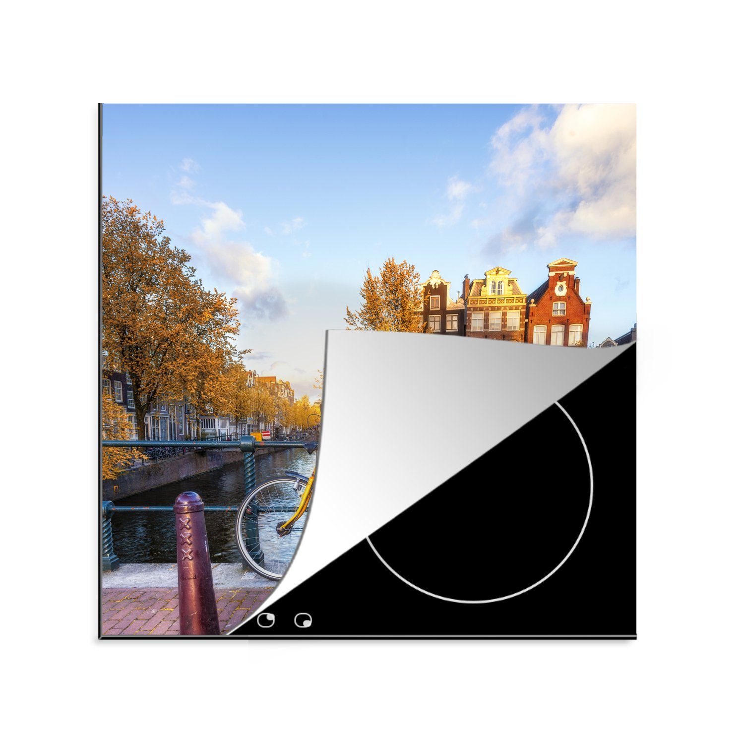 MuchoWow Herdblende-/Abdeckplatte Fahrrad vor der Gracht mit Blick auf die Amsterdamer Architektur, Vinyl, (1 tlg), 78x78 cm, Ceranfeldabdeckung, Arbeitsplatte für küche