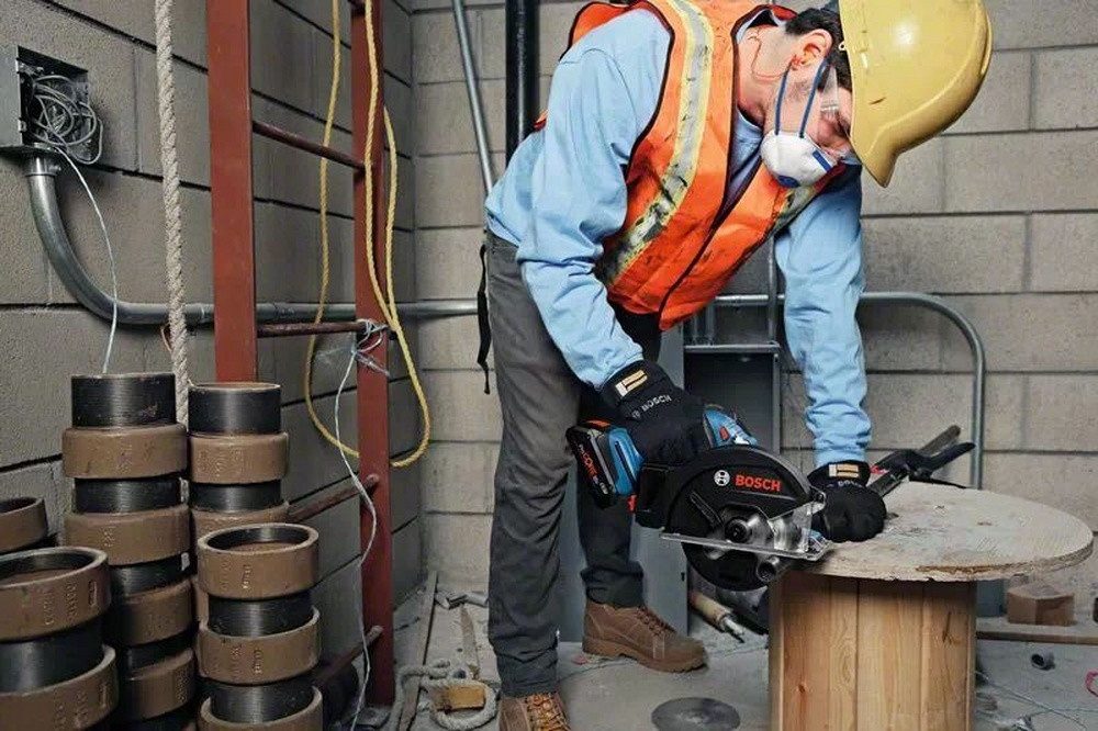 Bosch Professional Akku-Handkreissäge GKM 18V-50, Kreissäge Ohne Akku - im Karton