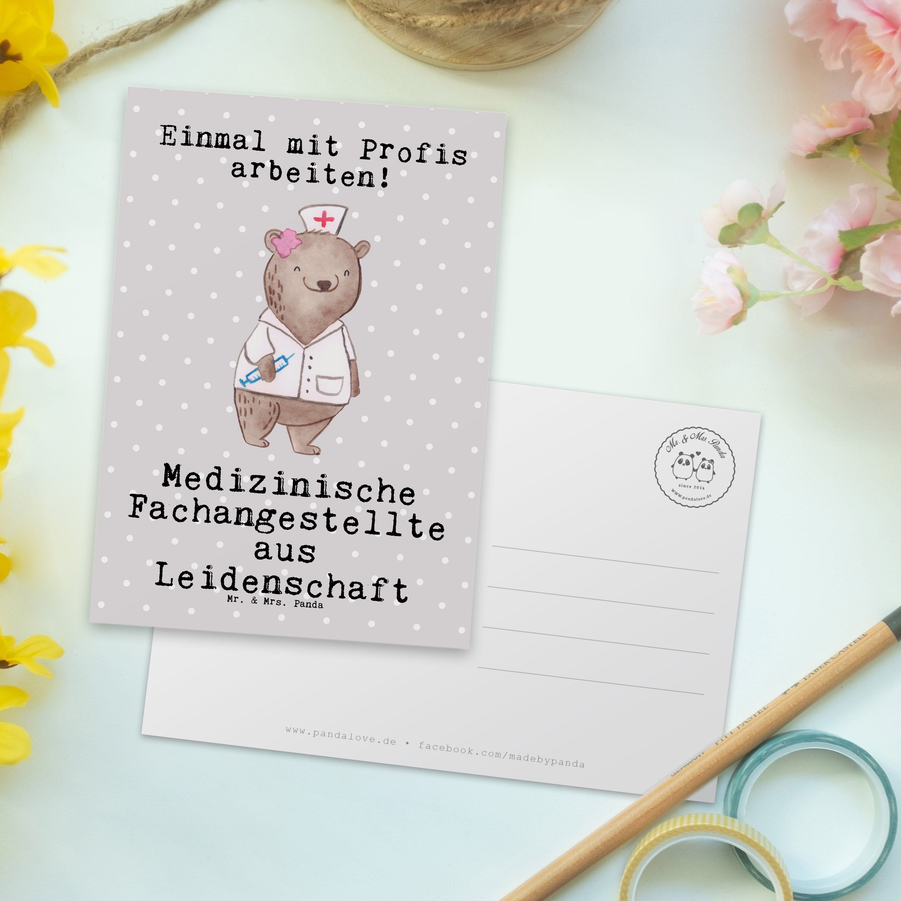 Mr. & Mrs. Panda Postkarte Medizinische Fachangestellte aus Leidenschaft - Grau Pastell - Gesche