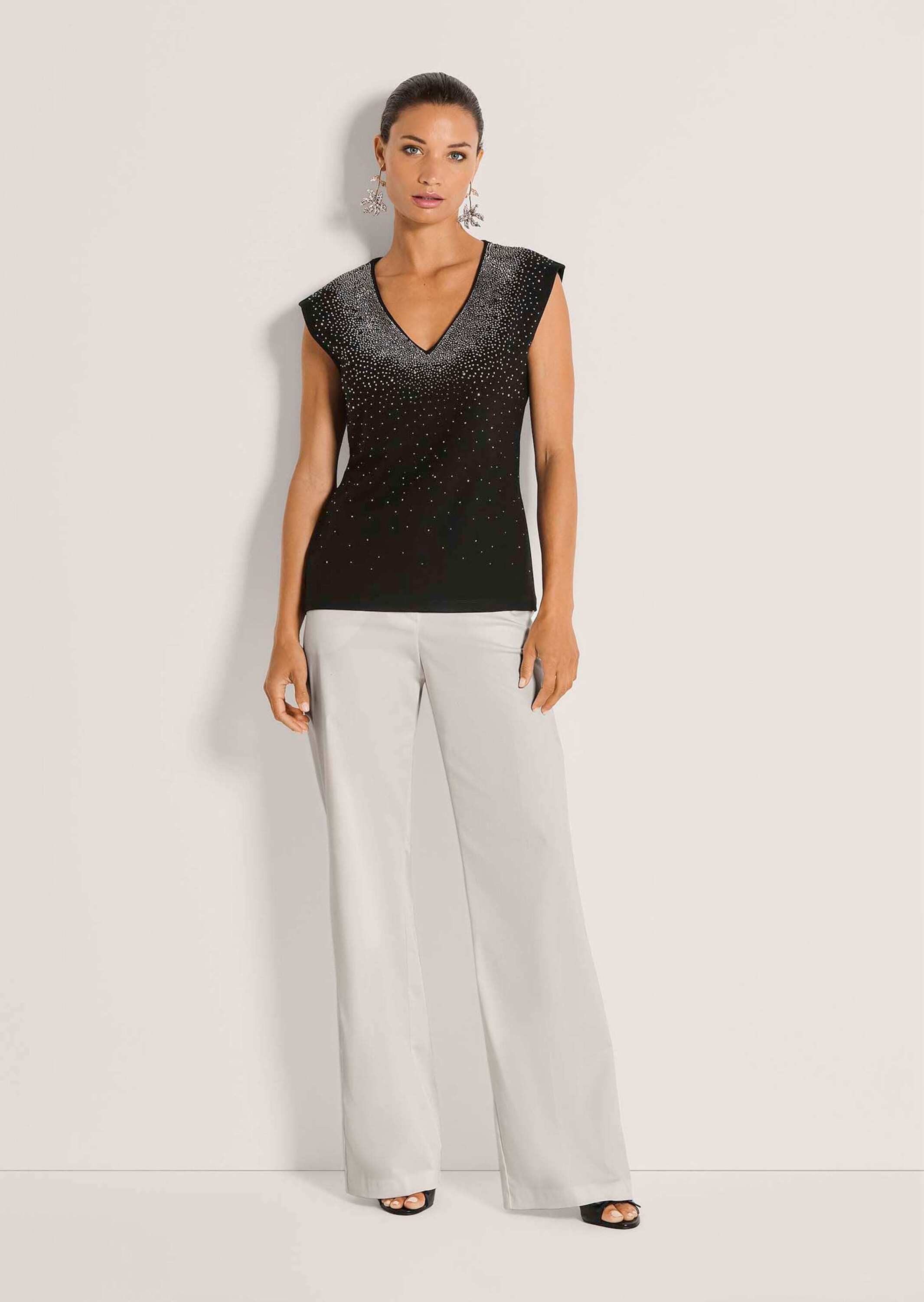 MADELEINE Kurzarmshirt Elegantes Shirt mit V-Ausschnitt, ärmellos Ärmelloses, tailliertes Shirt mit Strass, Viskose-Mix