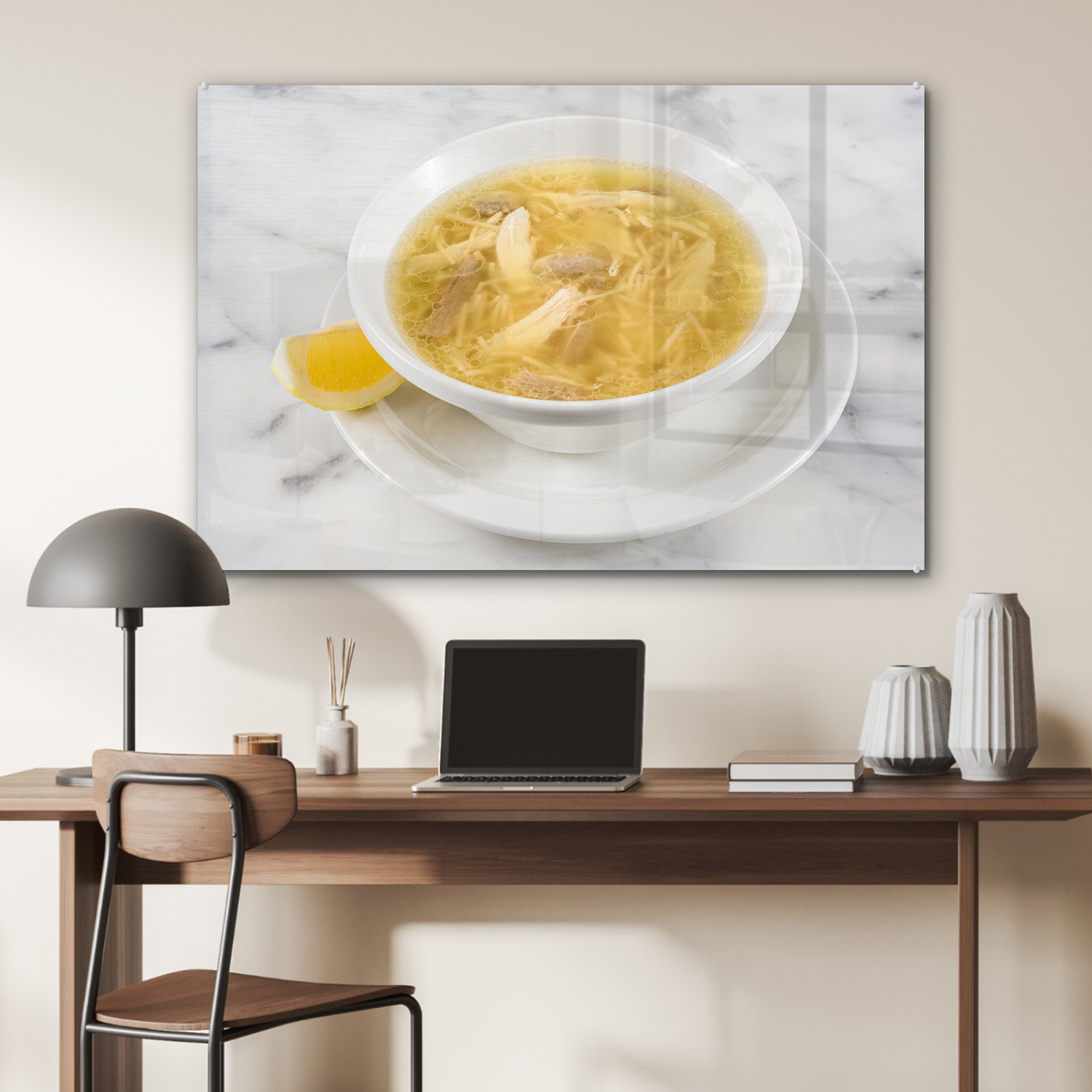 Acrylglasbild & auf weißem mit Zitrone Schlafzimmer Wohnzimmer Marmortisch, MuchoWow St), (1 Hühnersuppe Acrylglasbilder