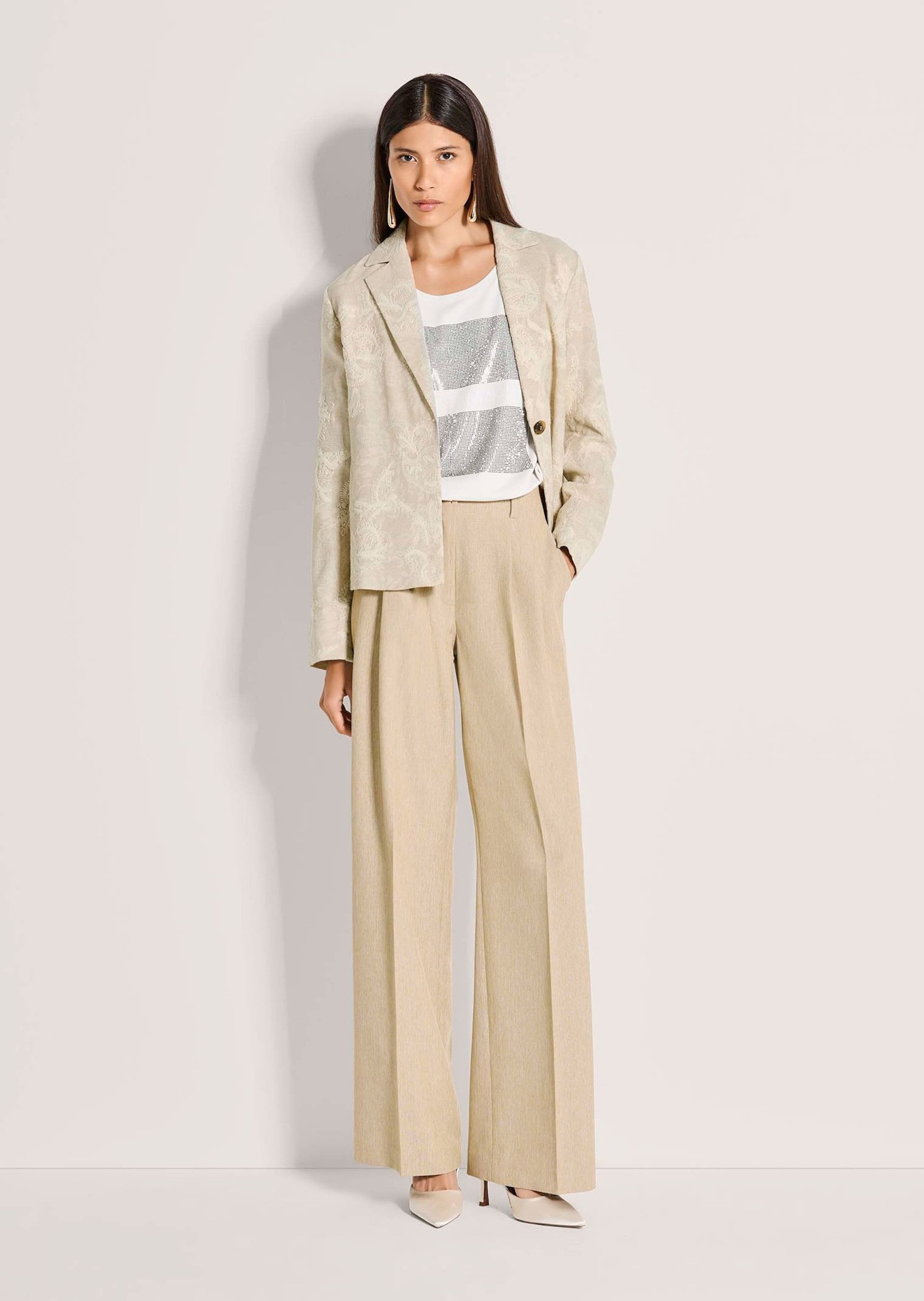 MADELEINE Kurzblazer Kurzblazer mit edler Stickerei Kurzblazer mit Reverskragen, Ein-Knopf-Verschluss und Langarm