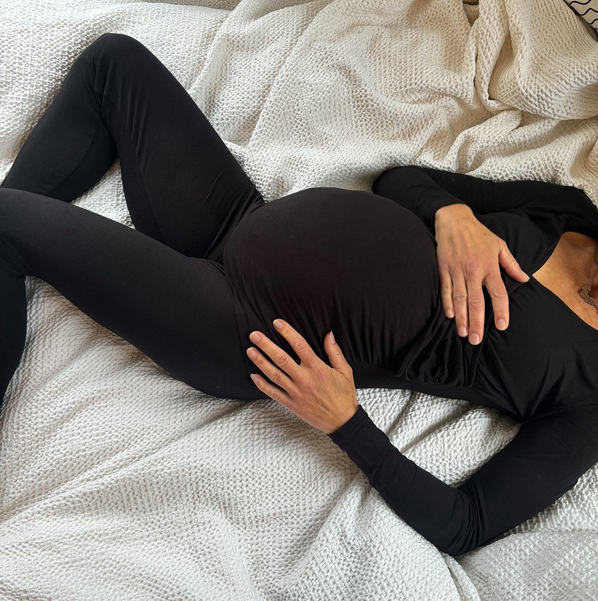 petit amour maternity shirt GIL maternity wear nursing top long sleeve for pregnant women nursing function in solid color