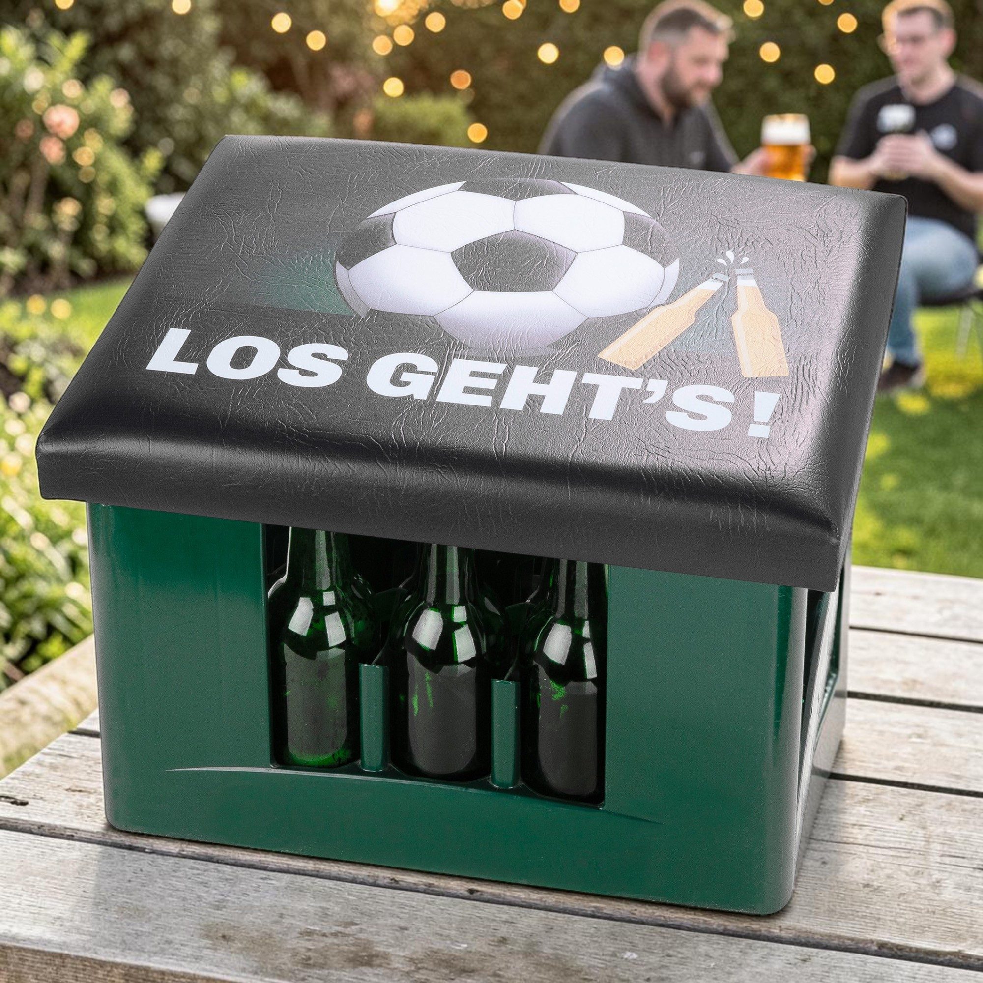 Cult at Home Hocker LOS GEHT´S - Bierkasten Aufsatz - Fußball - Sitzauflage - Deutschland (1xSitzauflage für Bierkiste, Bierkastenauflage - Hocker), Bierkiste Bierkasten Sitzkissen Kissen mit Bier Männergeschenk