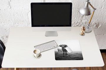 MuchoWow Gaming Mauspad Kühe im Morgennebel schwarz-weiß Foto (1-St), Mousepad mit Rutschfester Unterseite, Gaming, 40x40 cm, XXL, Großes