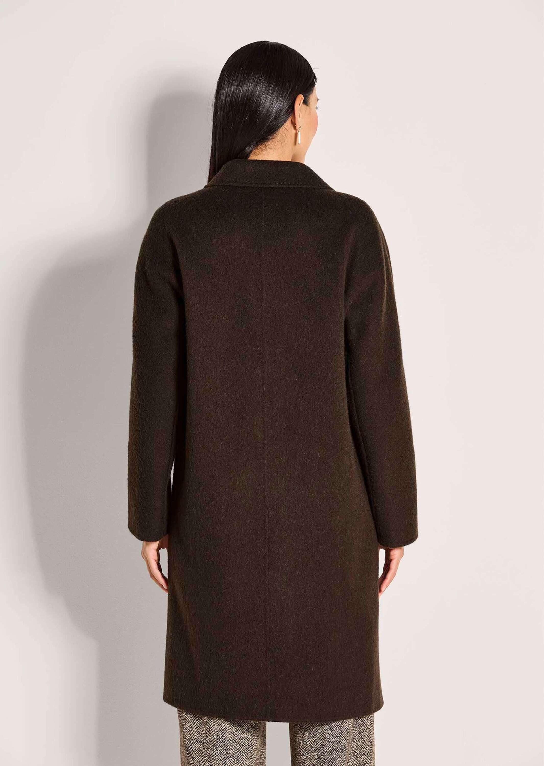MADELEINE Kurzmantel Eleganter Mantel in Trendfarbe Zweireihig mit Reverskragen, Langarm