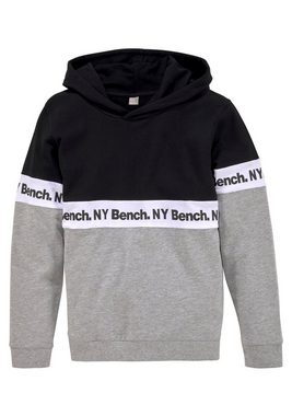 Bench. Kapuzensweatshirt mit fortlaufendem Logodruck