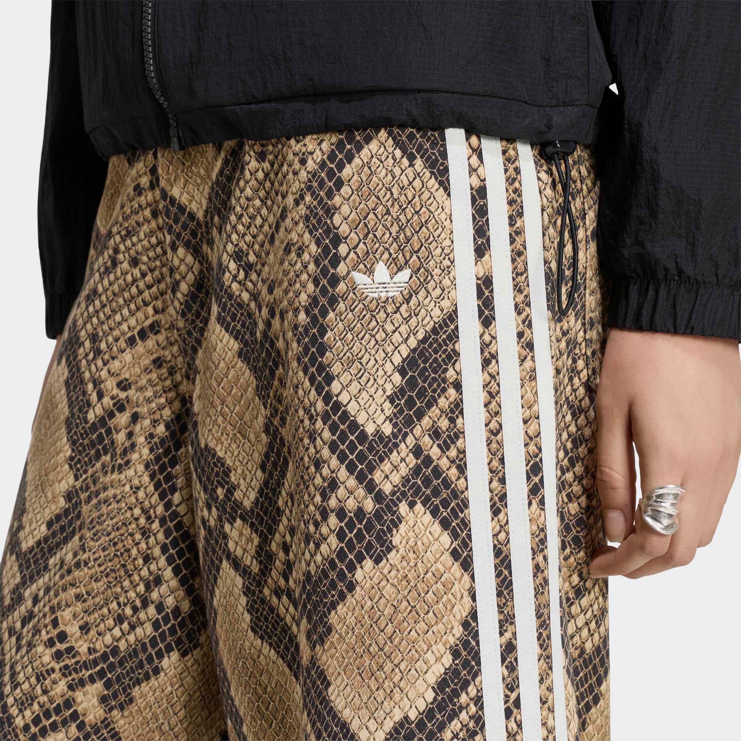 adidas Originals Shorts, DENIM, SCHLANGENPRINT – Bild 4 von 5