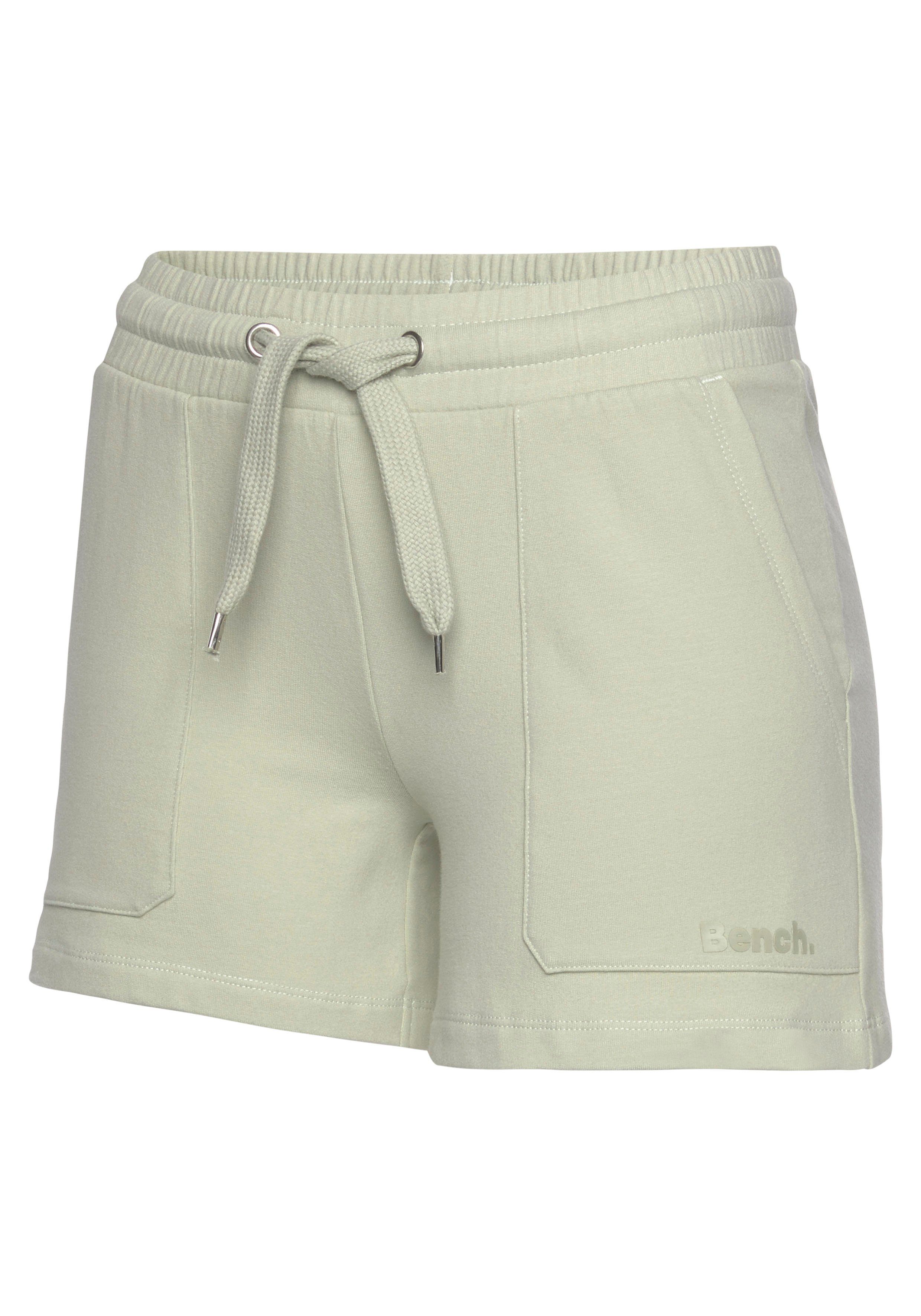 Bench. Loungewear Relaxshorts mit aufgesetzten Taschen, Loungeanzug