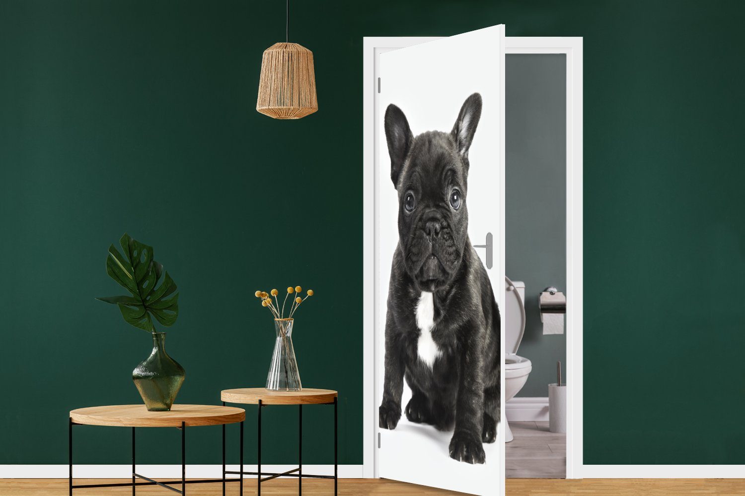 Türaufkleber, (1 bedruckt, Bulldoggenwelpen MuchoWow vor Tür, einem für Hintergrund, Zwei Matt, Türtapete sitzen St), Fototapete 75x205 cm weißen