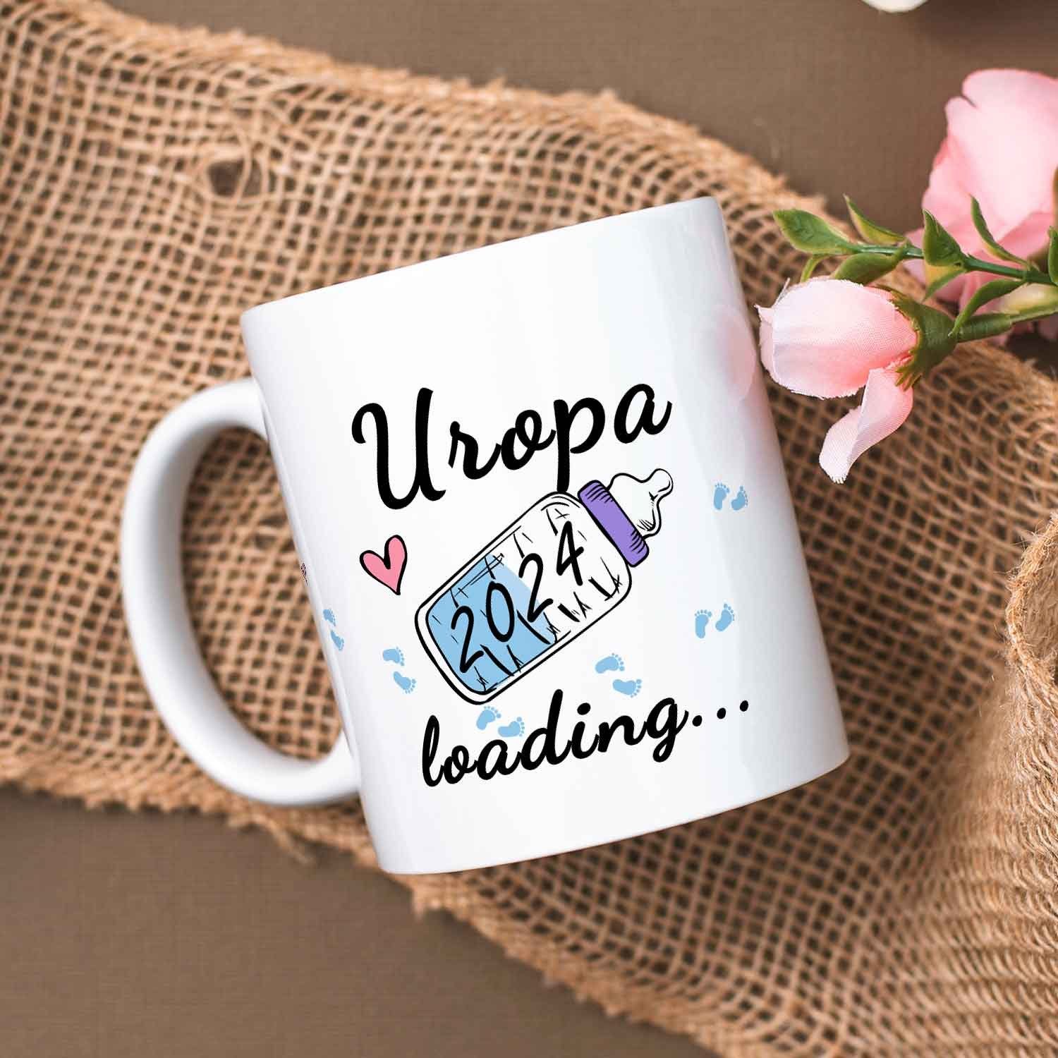 GRAVURZEILE Tasse Bedruckte Tasse mit Spruch - Baby Loading - Motiv mit Jahr 2024, Keramik, Geschenk für werdende Eltern - Weiß - Uropa Blau