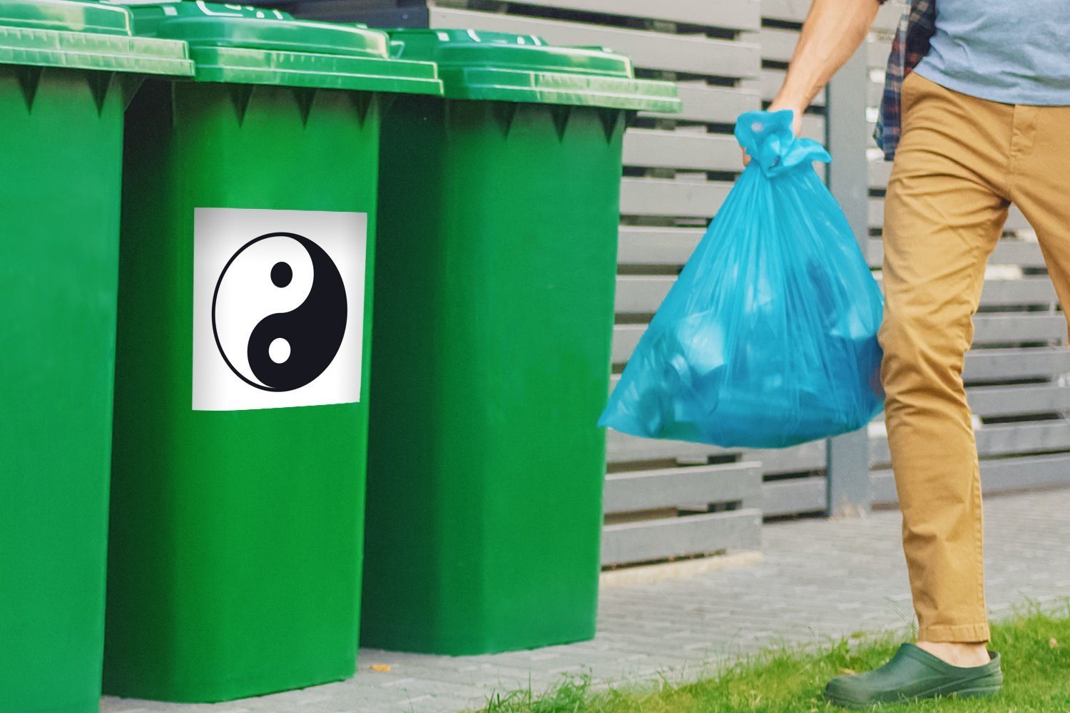 MuchoWow Wandsticker Sticker, Mülleimer-aufkleber, St), Illustration traditionelle und Yin Mülltonne, von Container, (1 Eine Yang Abfalbehälter