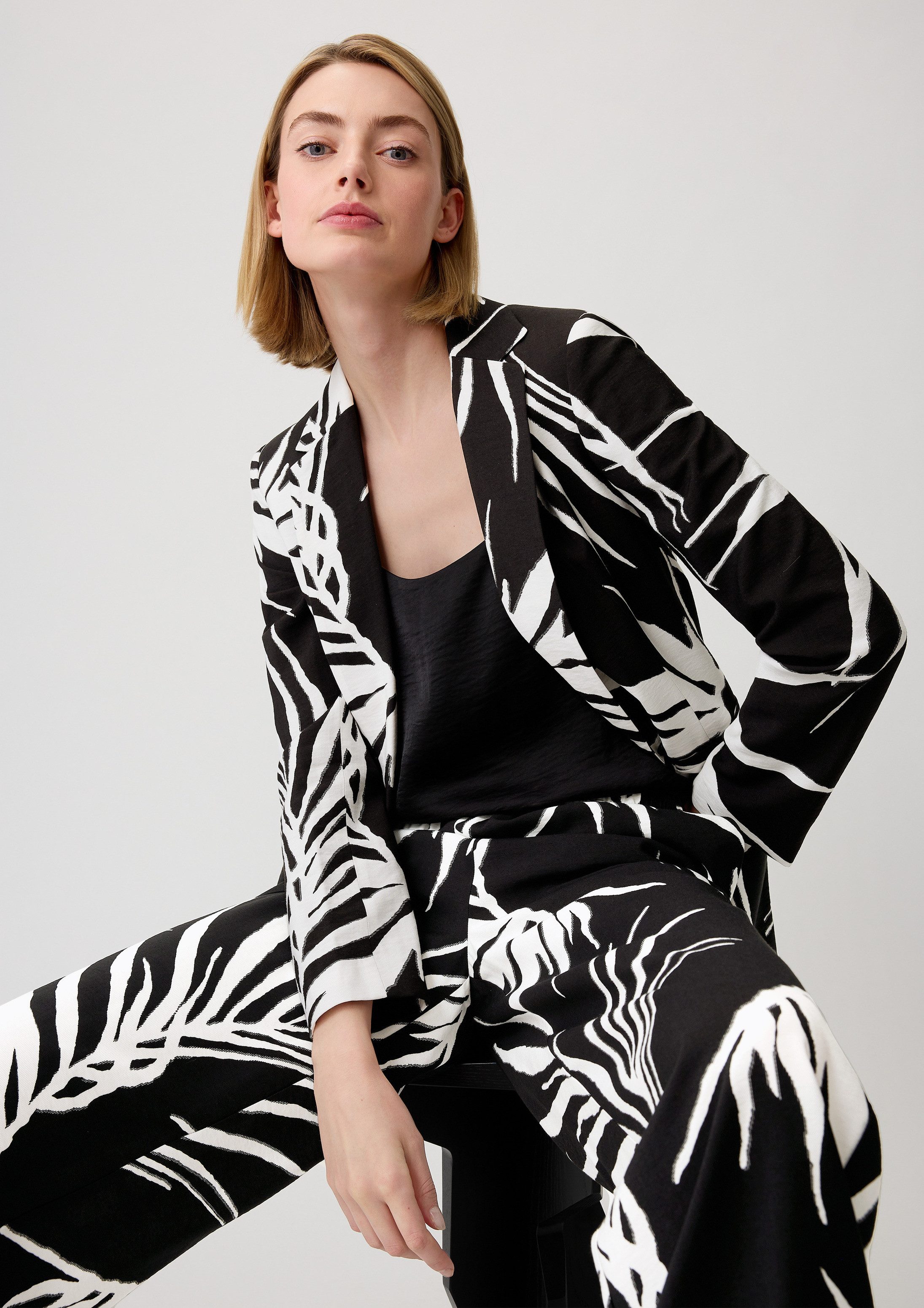 comma Jackenblazer Indoor-Blazer Gemusterter Blazer aus Viskosemix