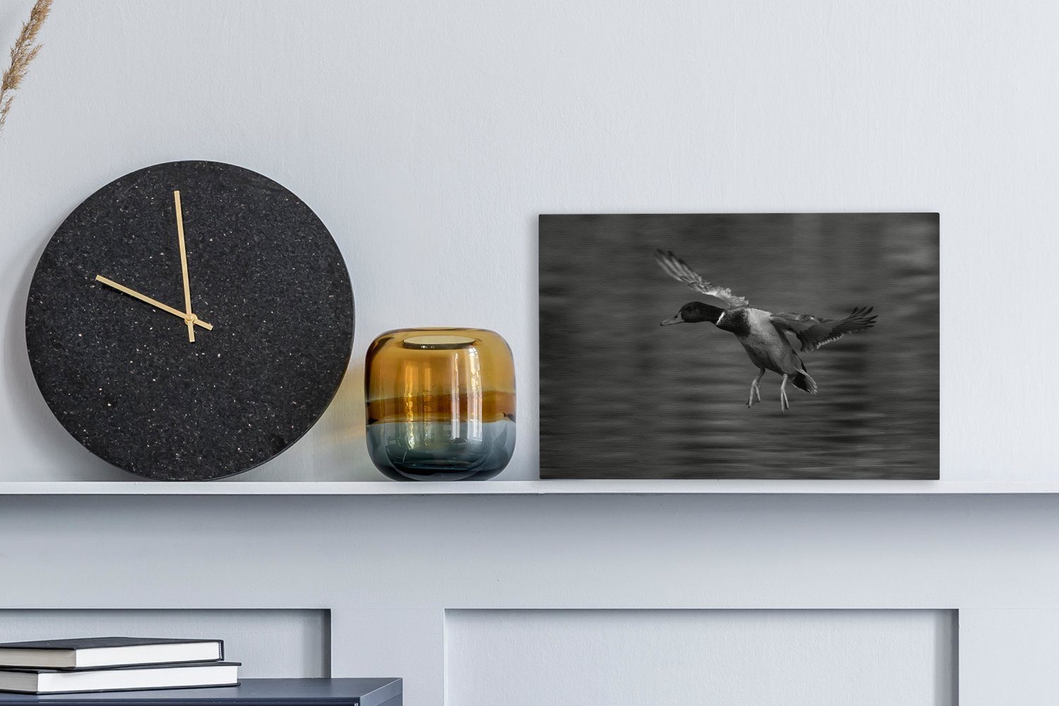 Eine Aufhängefertig, Wasser landet schwarz Wanddeko, (1 OneMillionCanvasses® Leinwandbilder, - und weiß, St), cm Wandbild Wildente 30x20 im Leinwandbild