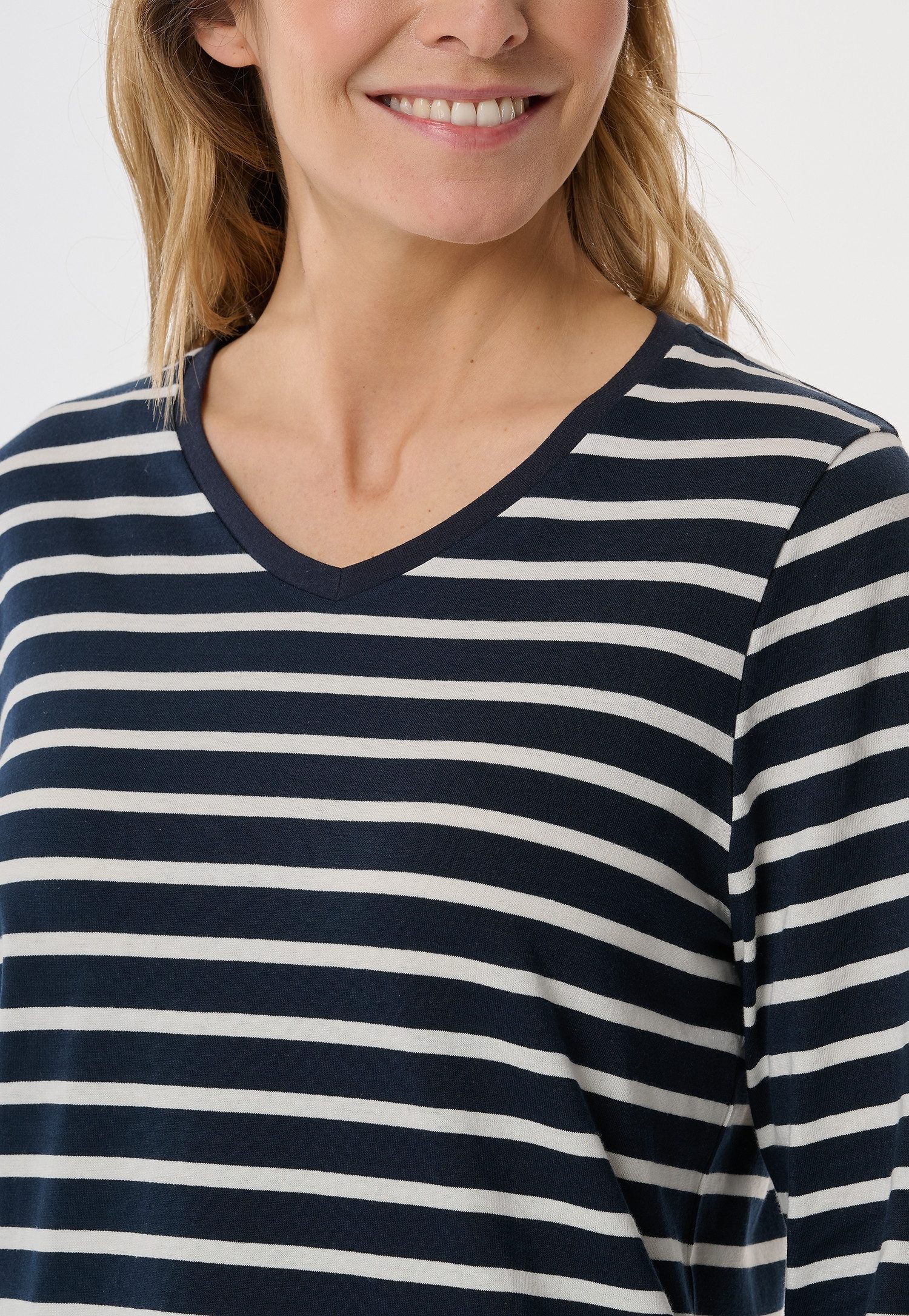 Schiesser Schlafanzug Casual Essentials (2 tlg) Baumwolle, V-Ausschnitt, langärmelig