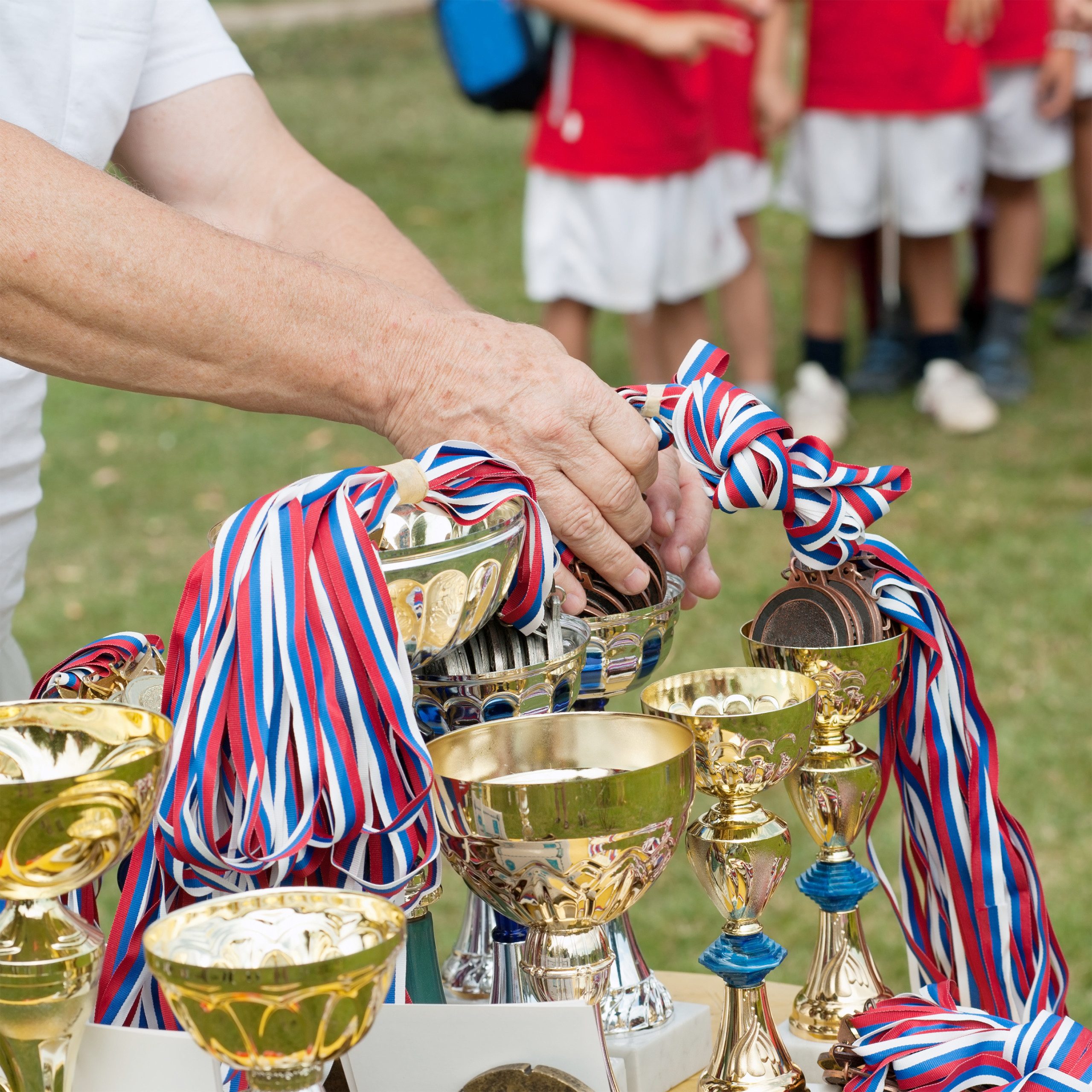 relaxdays Dekoobjekt 120 x Goldmedaille Kinder (12 St) – Bild 5 von 5