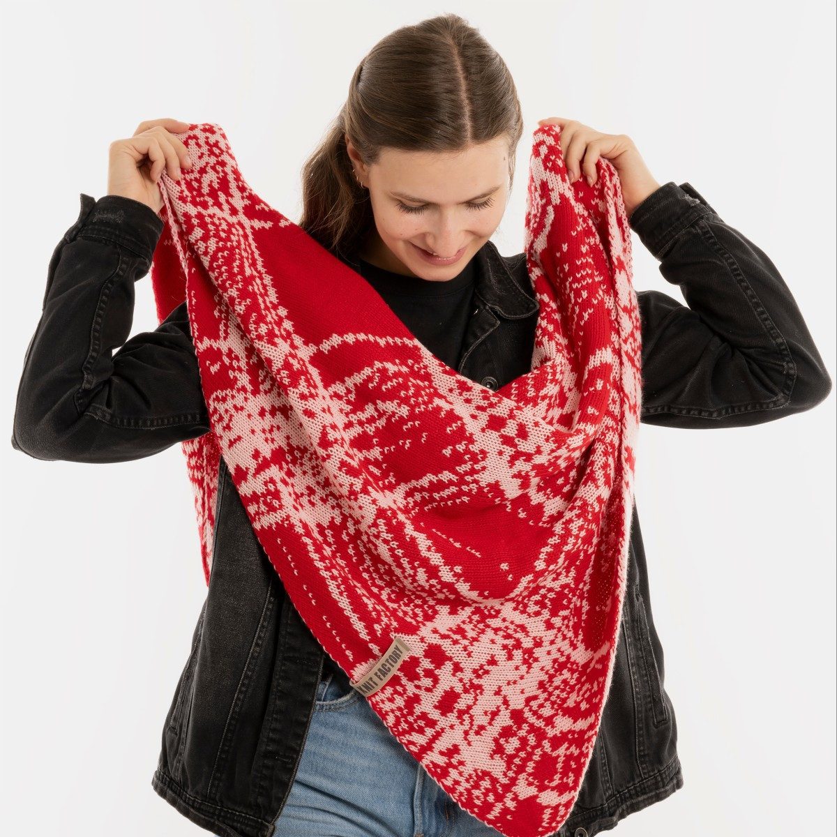 Knit Factory Strickschal Lea Dreiecksschal Bright Red Blossom Pink 190x85 cm Mix, (Set, 1-St. Spar-Set), Schal Damen Herren set loop tücher schals winter Strick Mode herbst
