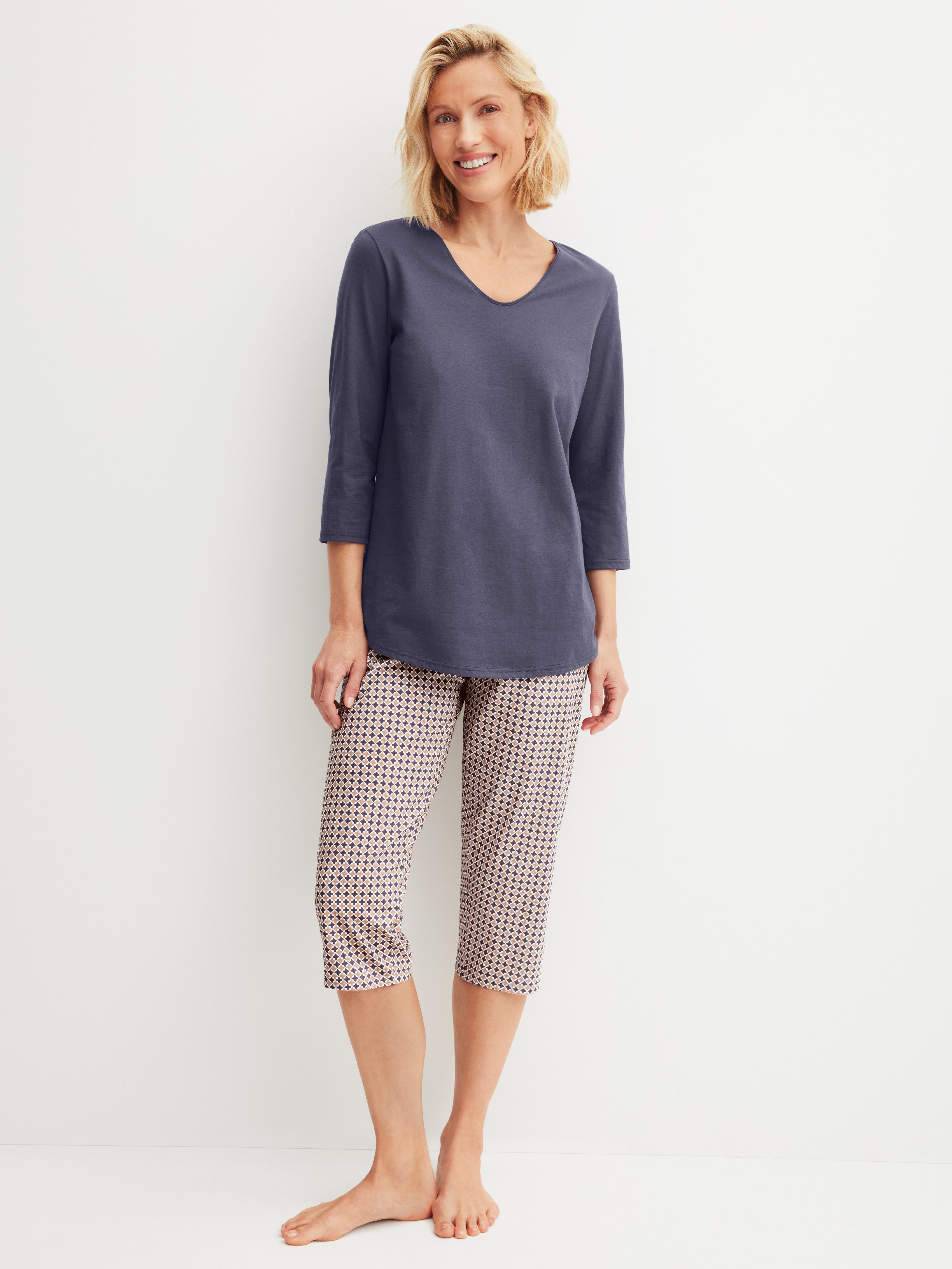 CALIDA Schlafanzug Graphic Nights (2 tlg) V-Ausschnitt, Baumwolle, weich, atmungsaktiv