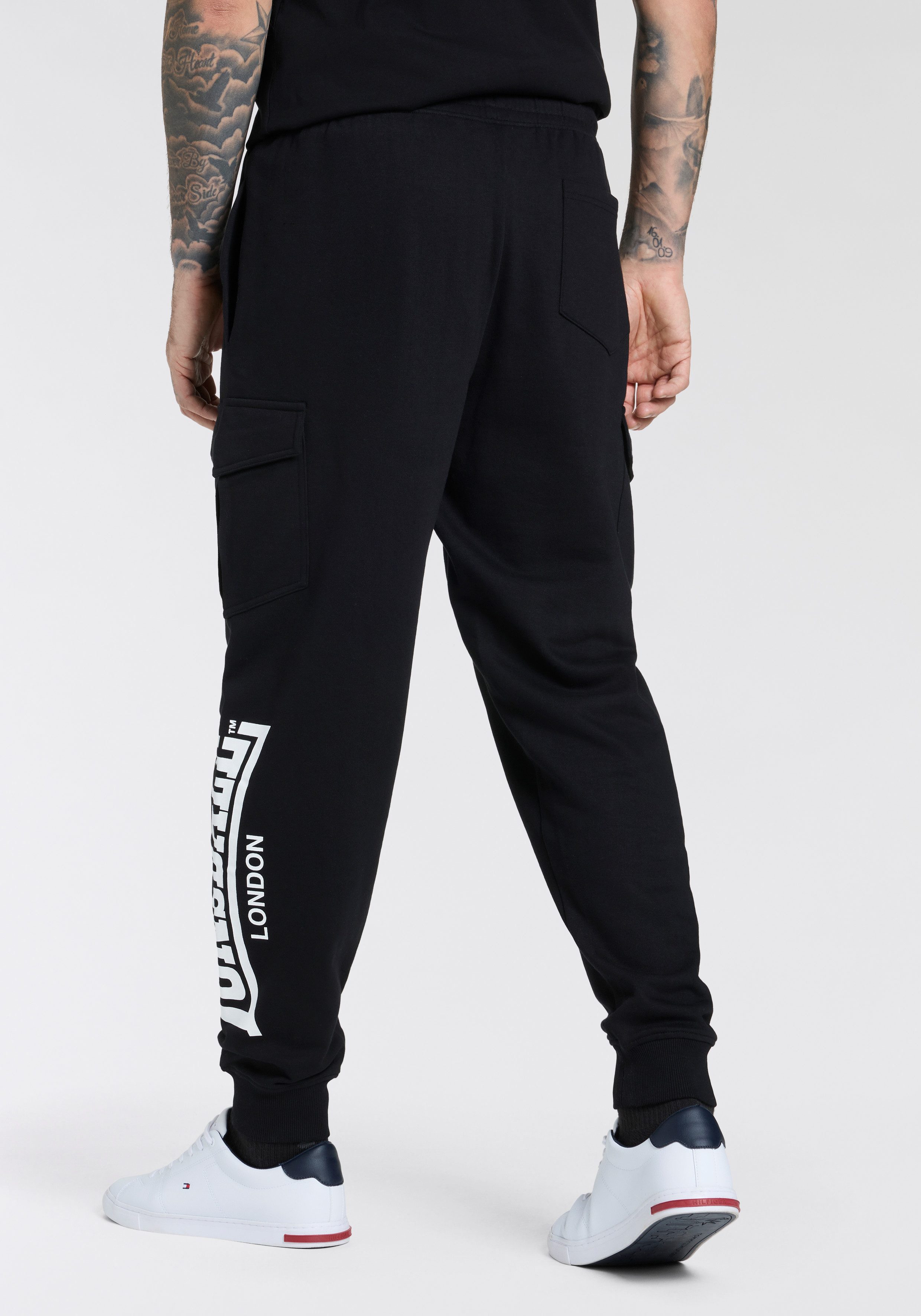 Lonsdale Jogginghose BLEASBY Atmungsaktiv mit Reißverschlusstasche günstig online kaufen