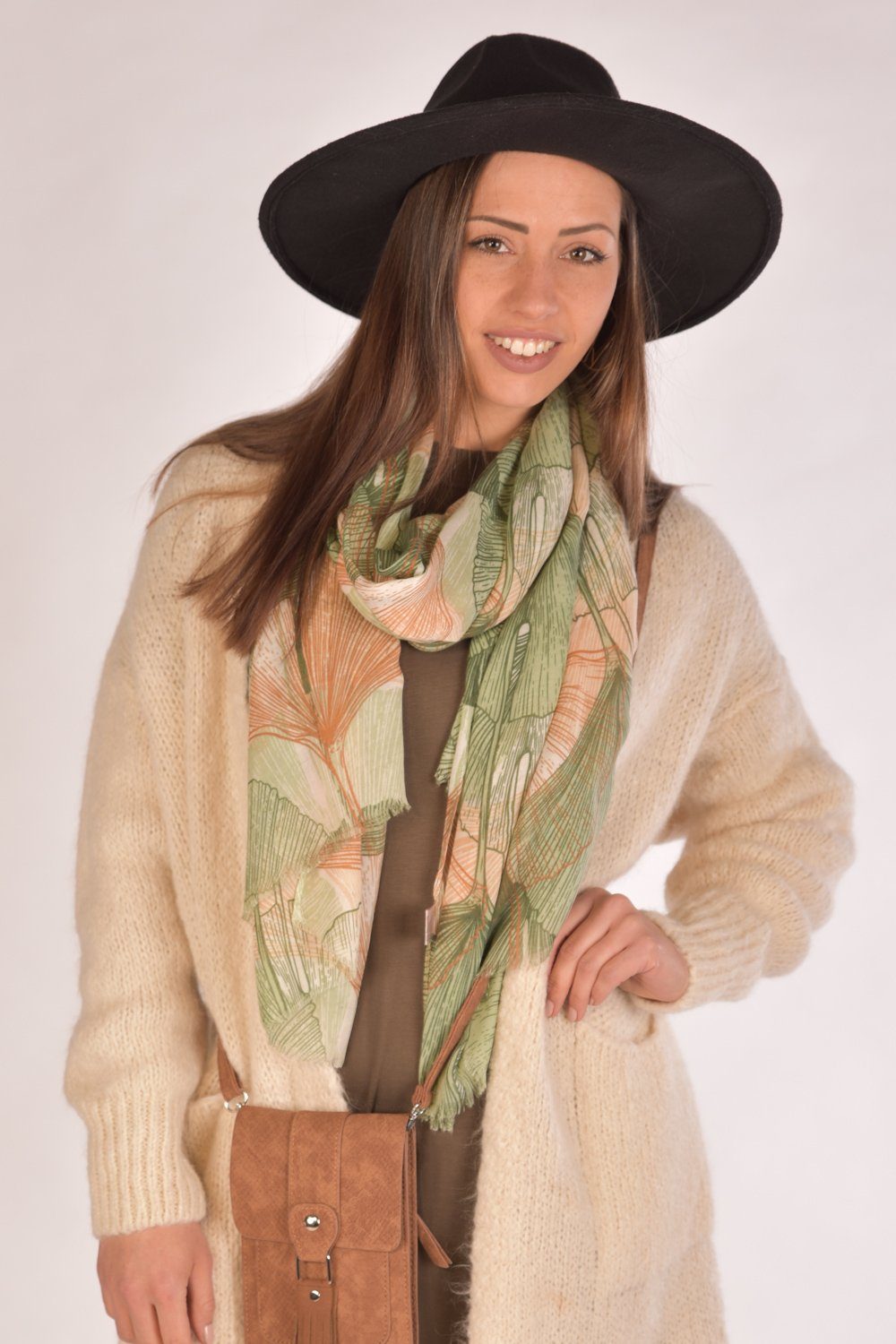 styleBREAKER Modeschal Langer Schal Ginkgo Leaves, (1-St)