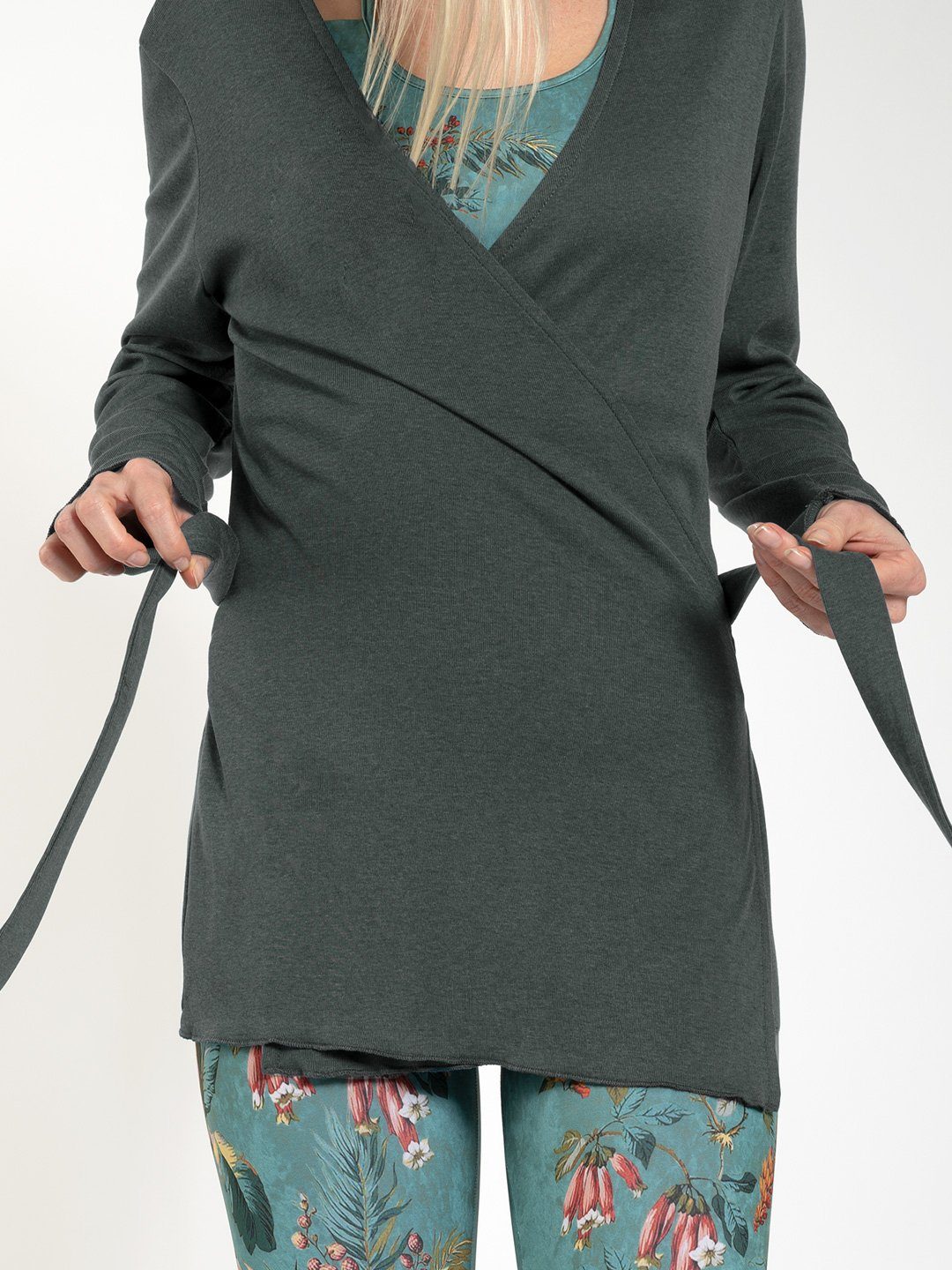 Magadi Yoga-Wickeljacke Zoe aus Naturmaterial khaki Gürtel mit