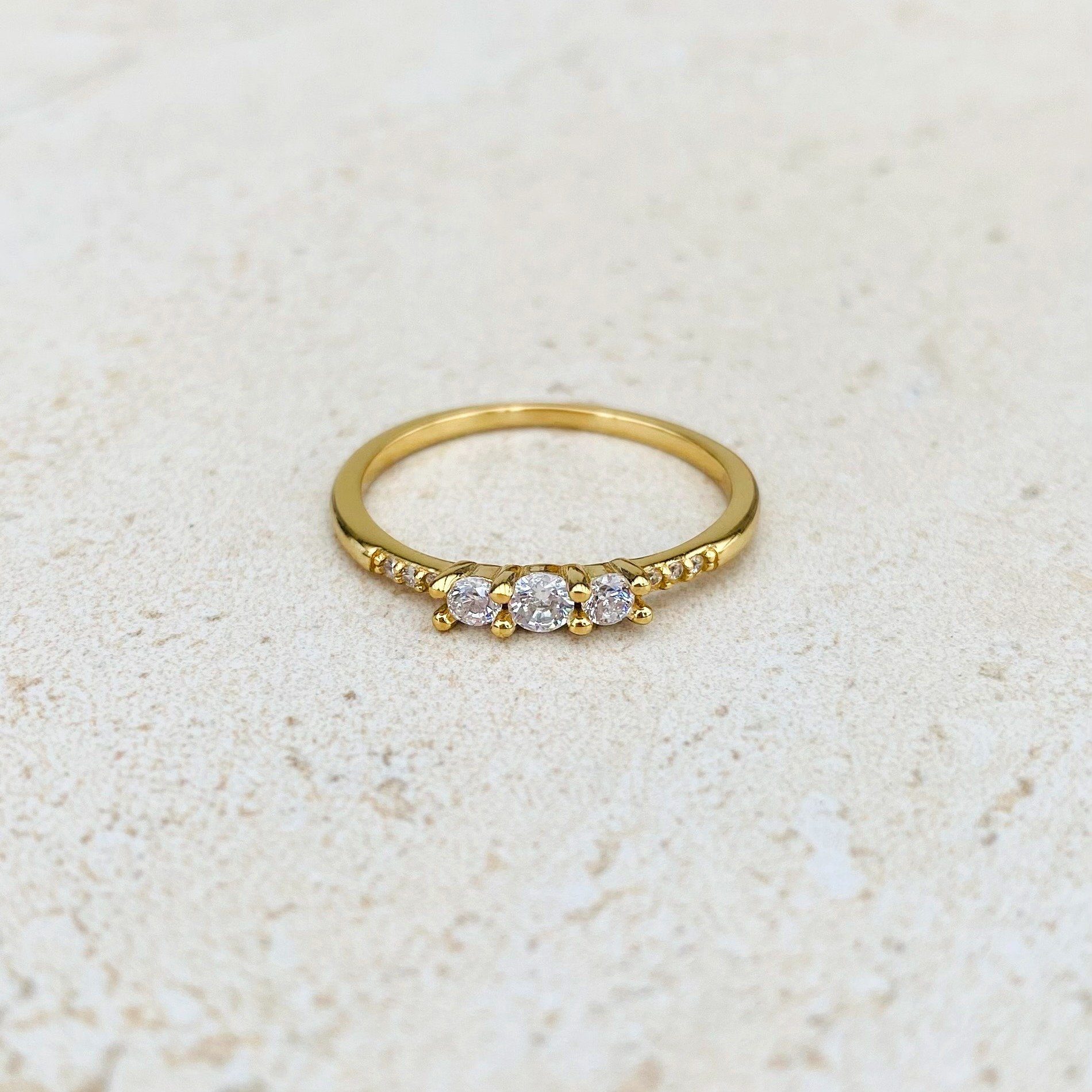 ANNIS Jewelry Fingerring ALANA (inklusive Schmuckbox), Aus 925 Sterlingsilber, Vergoldet, Zirkonia. € 49,00, (€ 49,00 pro 1 Stk).