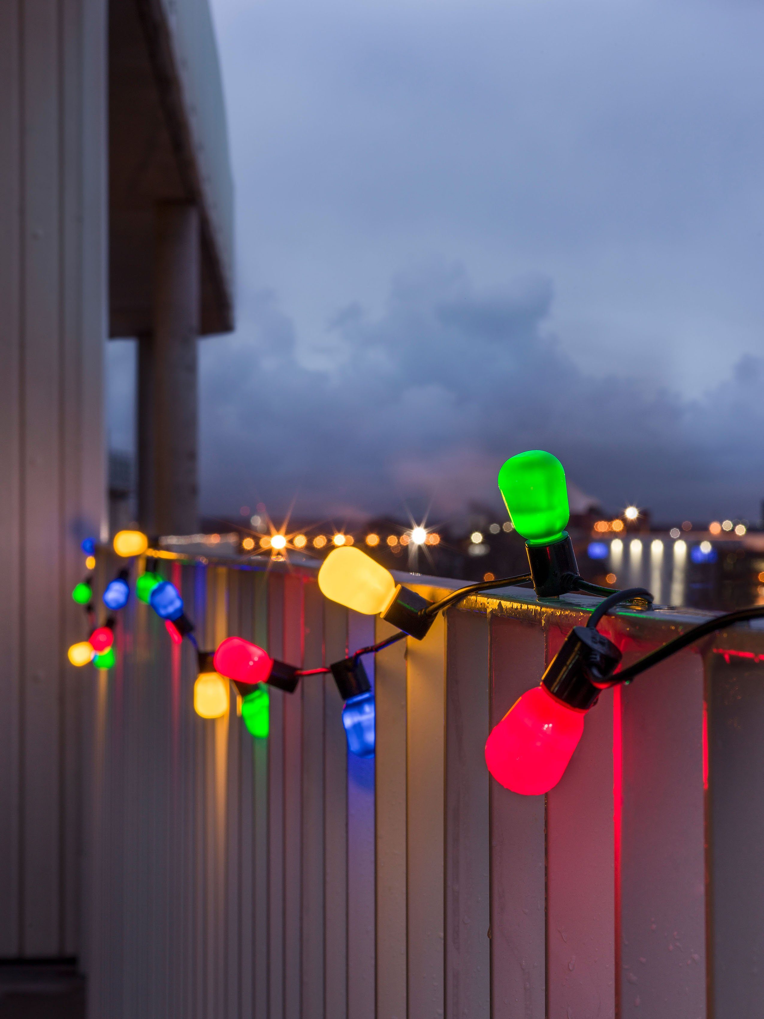 KONSTSMIDE LED-Lichterkette Ganzjahresbeleuchtung außen, 20-flammig, LED Biergartenkette, opal, 20 bunte Birnen / 40 warm weiße Dioden