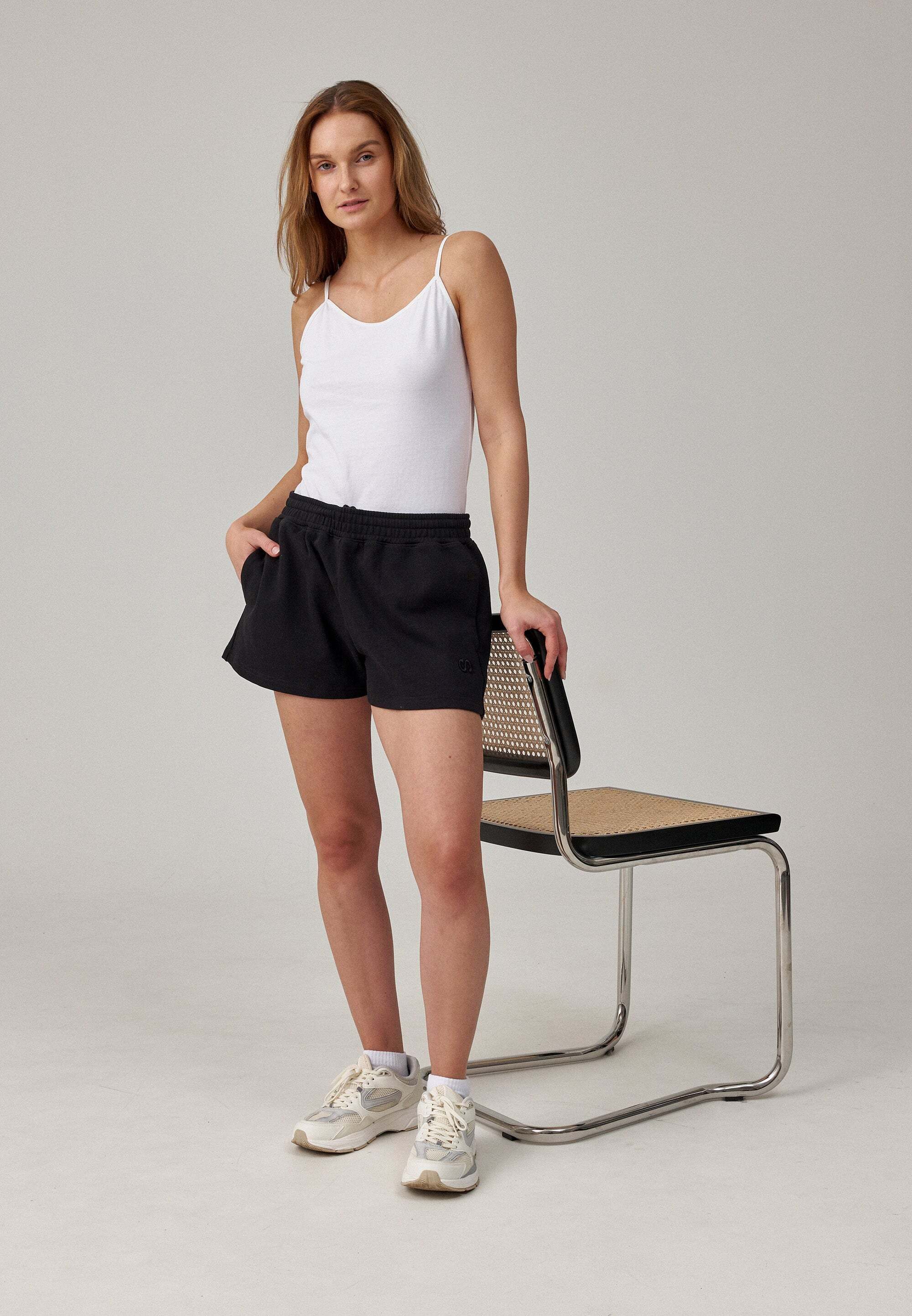 SNOCKS Trainingsshorts Kurze Sweatshorts für Damen aus Bio-Baumwolle (1-tlg) perfekt für den Sport, bequeme Passform, aus Bio-Baumwolle