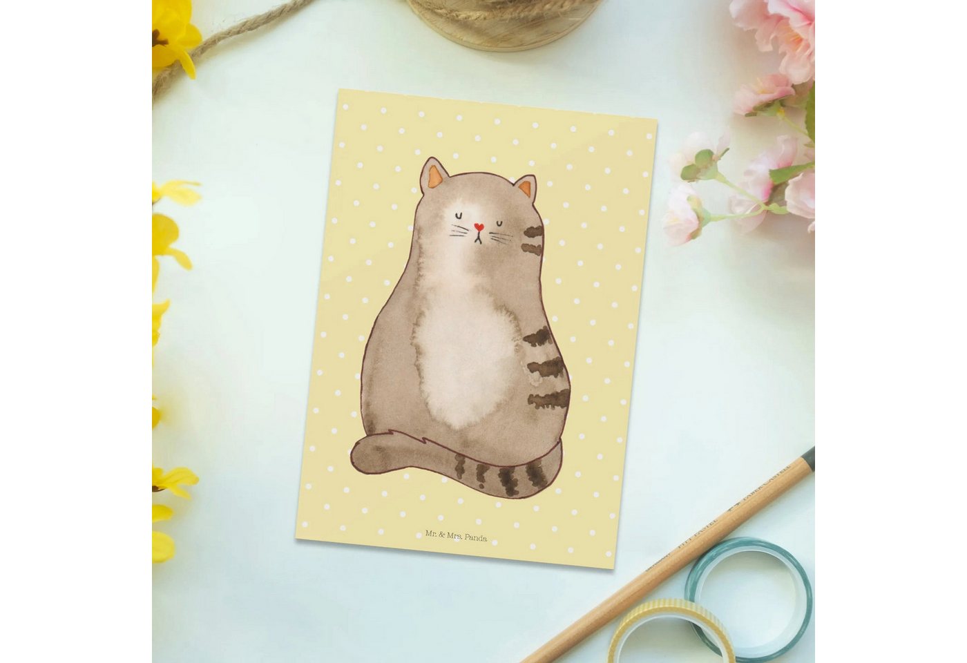 Thumbnail - Mr. & Mrs. Panda Postkarte Katze Sitzen - Gelb Pastell - Geschenk, Katzenfan, Geburtstagskarte, Hochglanzveredelt