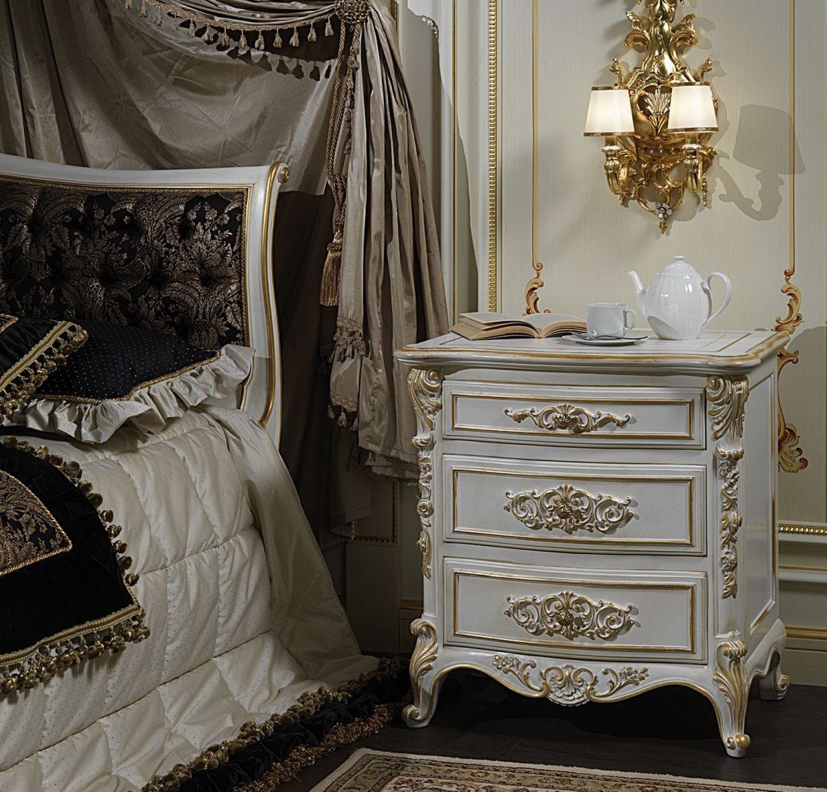 Casa Padrino Beistelltisch Barock 39 Qualität Luxus Hotel Barock Schlafzimmer - - Nachtkommode Gold Italy Möbel in H. - Made Nachttisch Schloss Luxus 56 x - - x Prunkvoller Möbel Weiß Möbel 72 cm - 
