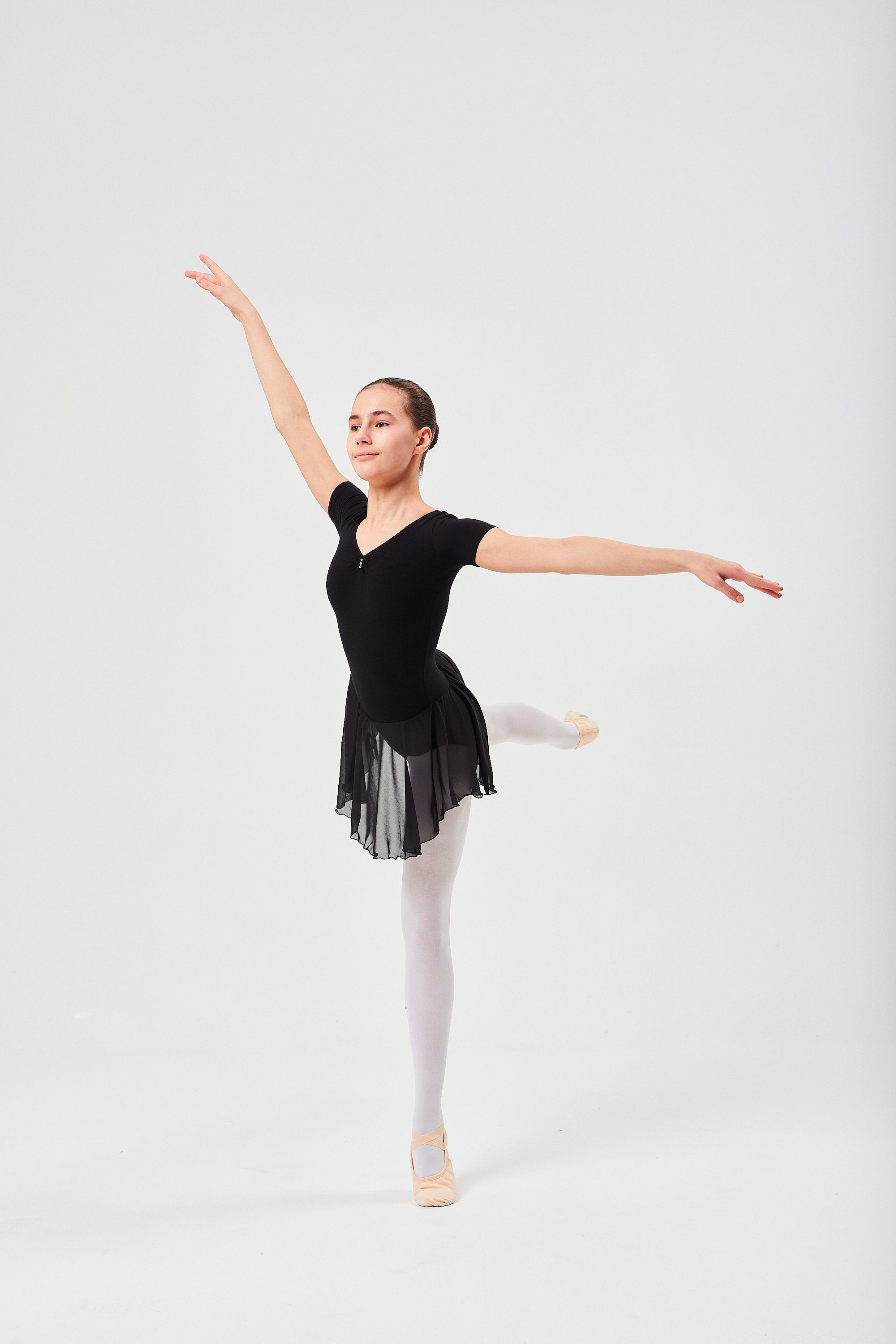 tanzmuster Chiffonkleid Ballettkleid Betty mit Glitzersteinen Mädchen Ballettbody mit Chiffon Röckchen