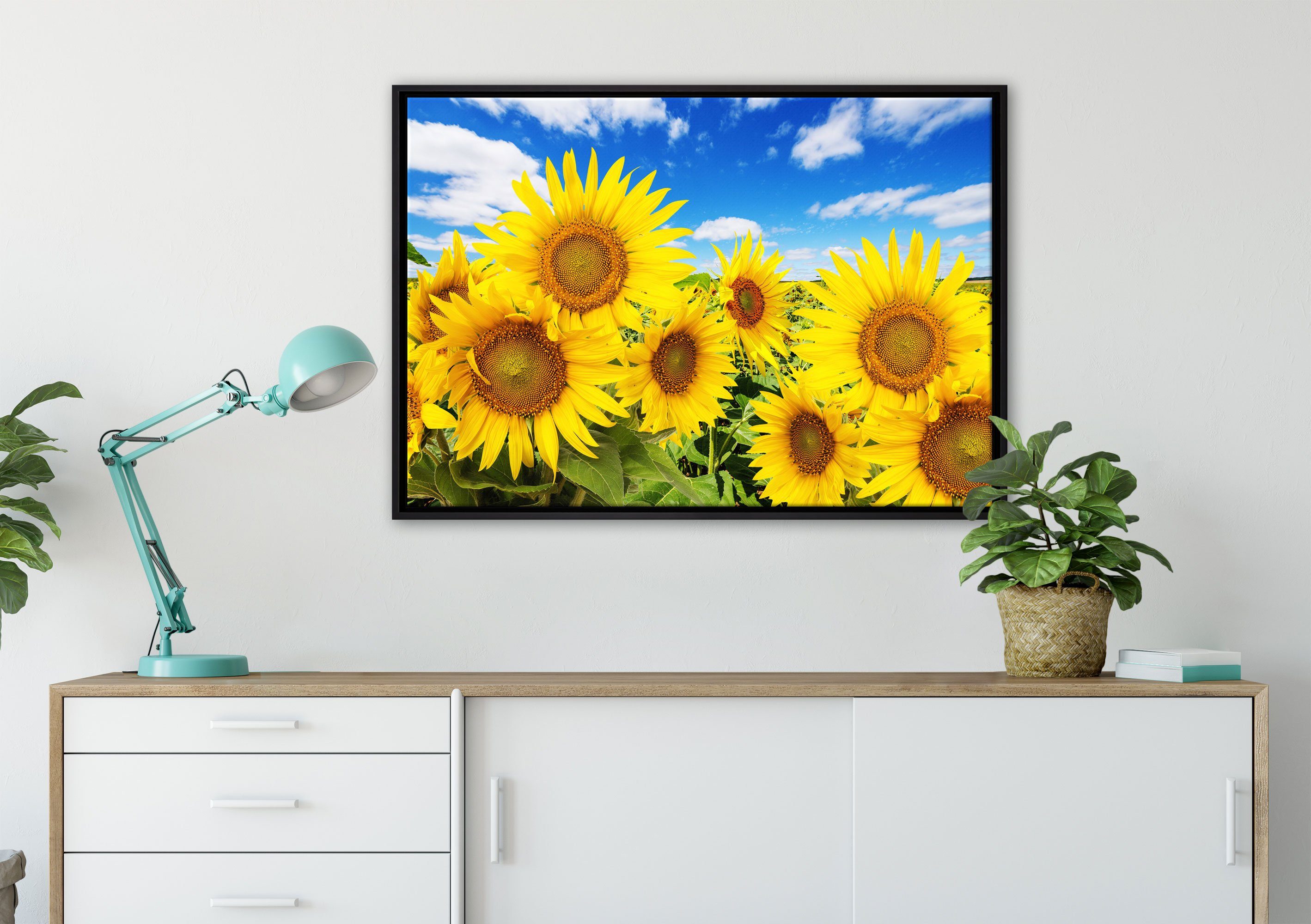 Pixxprint Leinwandbild Sonnenblumenwiese unter Himmel, Zackenaufhänger Leinwandbild Schattenfugen-Bilderrahmen einem in inkl. fertig Wanddekoration St), (1 gefasst, bespannt