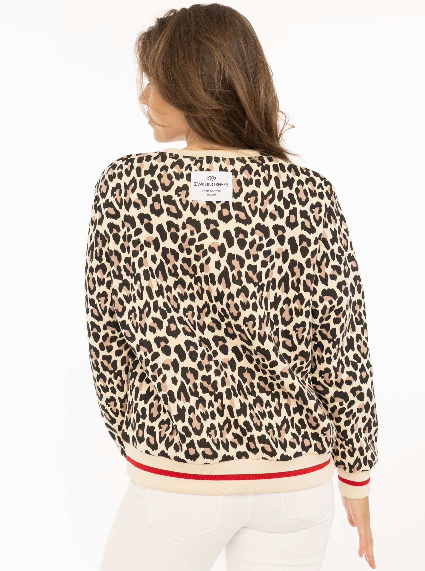 Zwillingsherz Sweatshirt "Leo Love" Mini Me, Rundhals, elastische Bündchen, Leo-Allover, Herzpatch – Bild 3 von 5